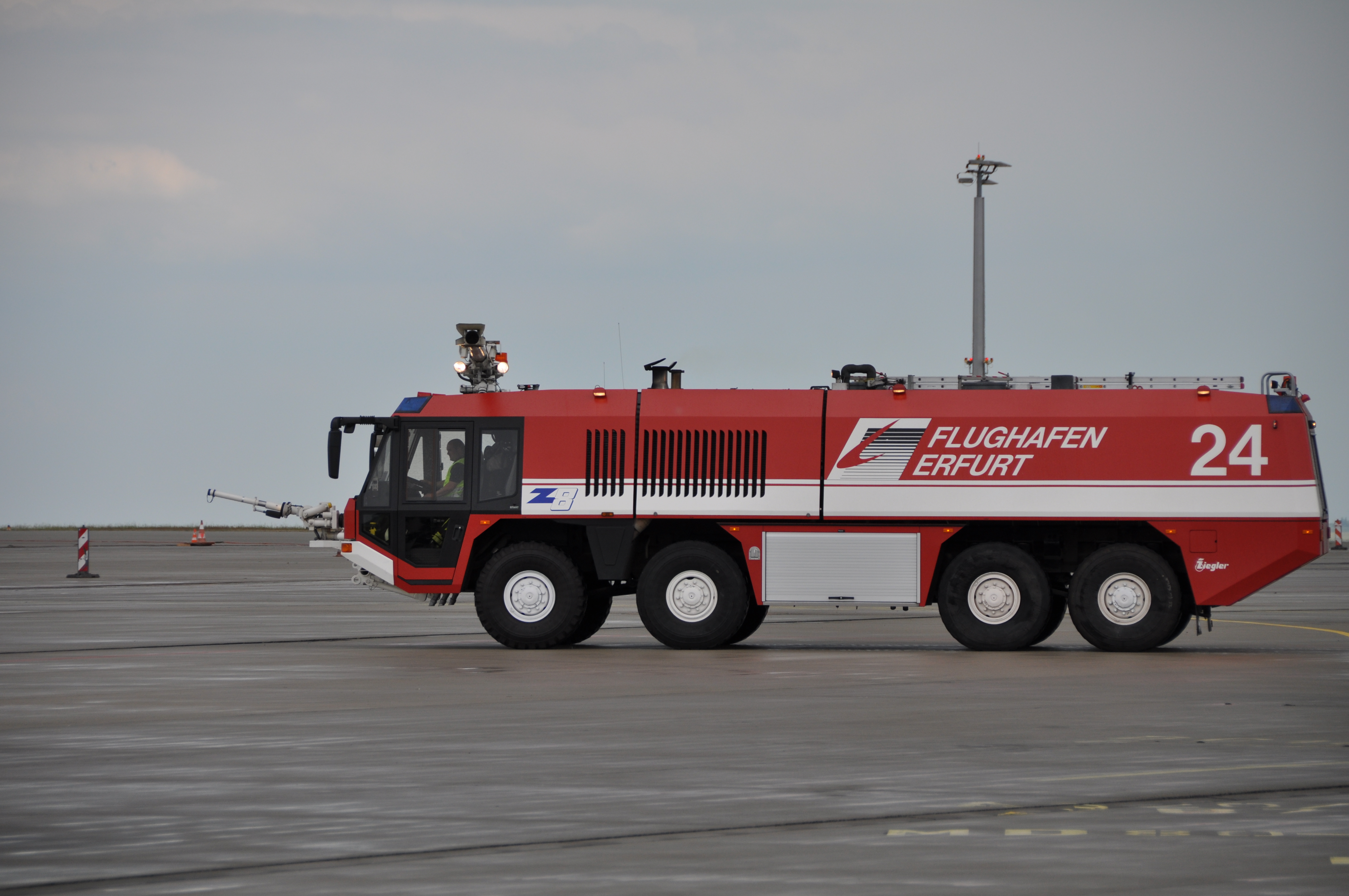 2011-ß5-19-flughafen-erfurt-by-RalfR-52