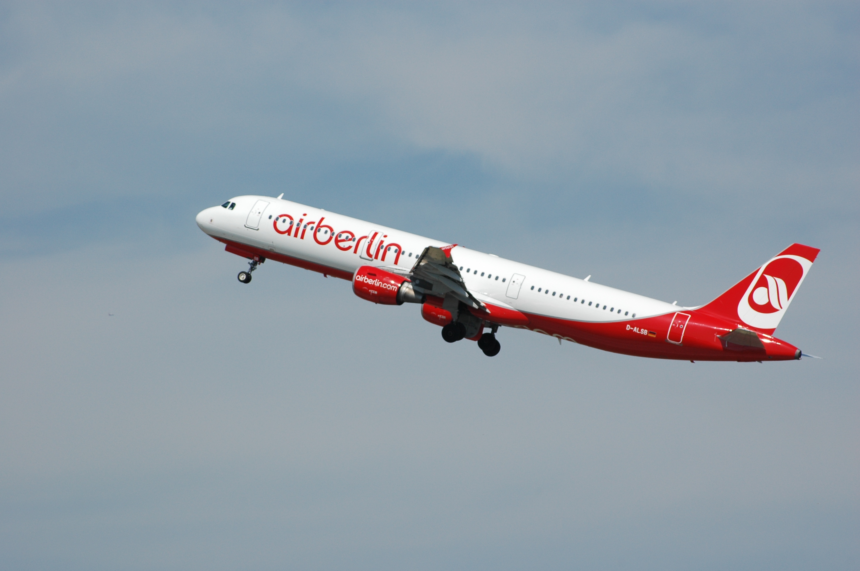 Air Berlin D-ALSB - Flickr - Axel Schwenke