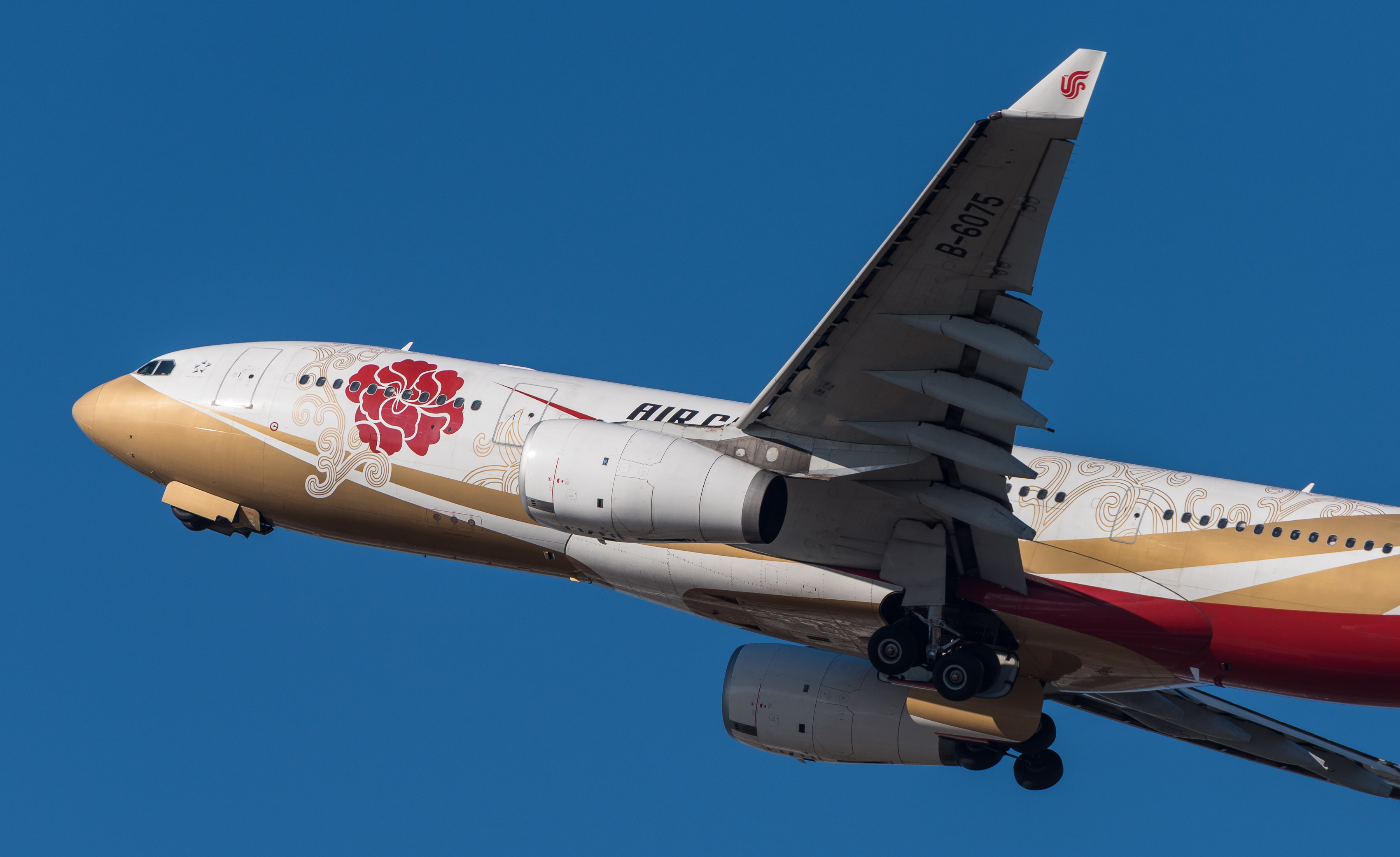 Air China Airbus A330-243 B-6075 MUC 2015 03