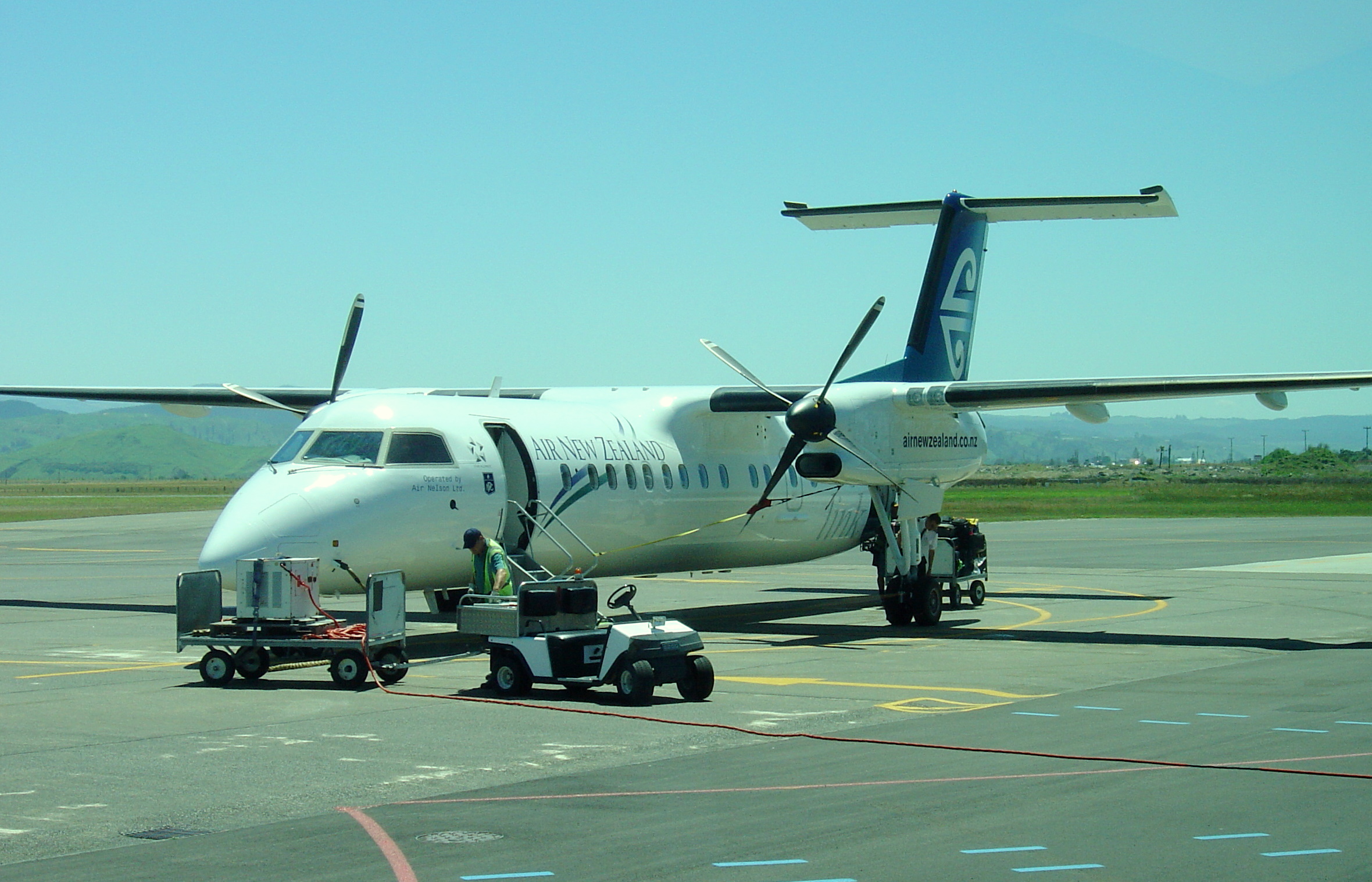Air Nelson Q300