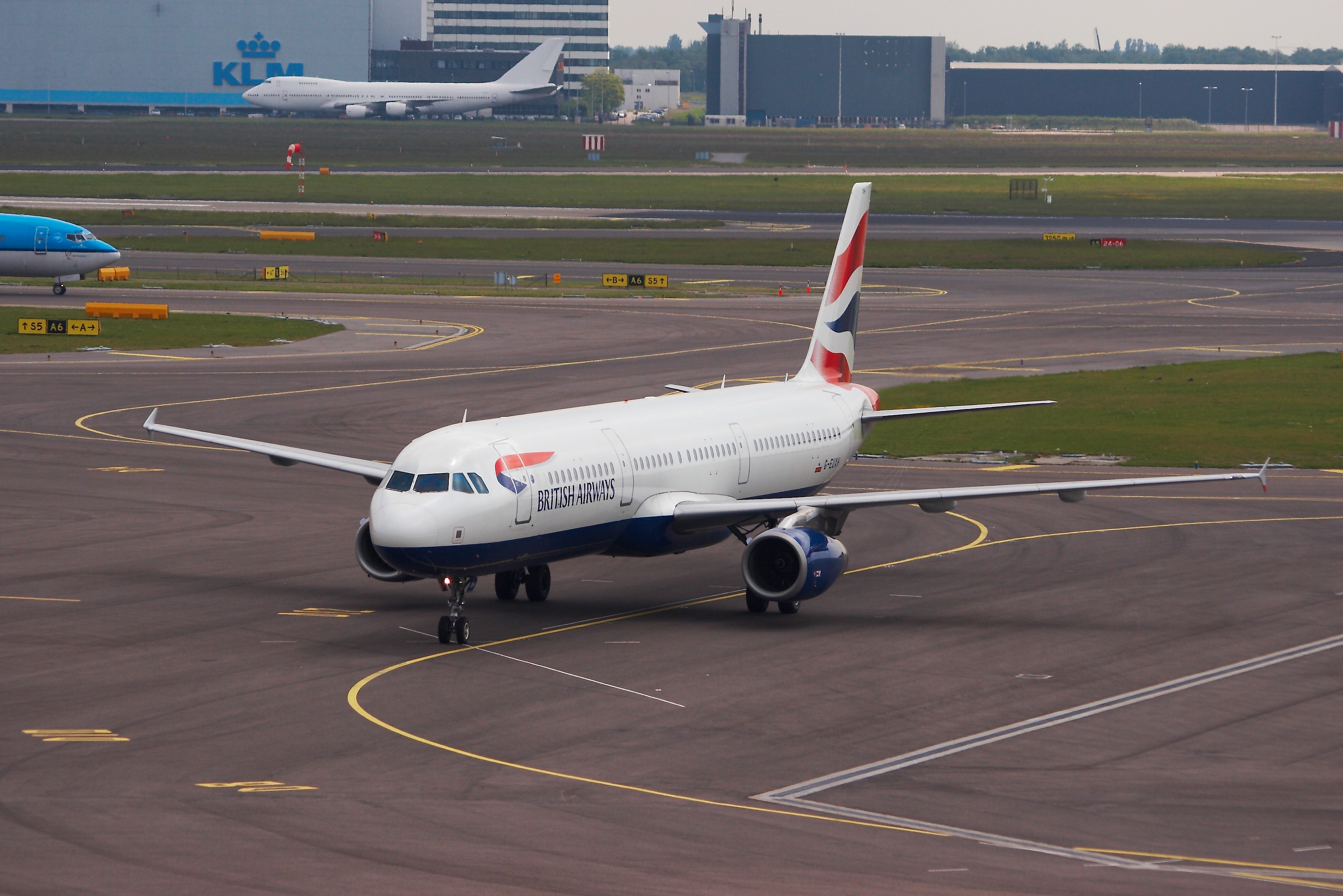 Airbus A321-231 - British Airways - G-EUXH - EHAM