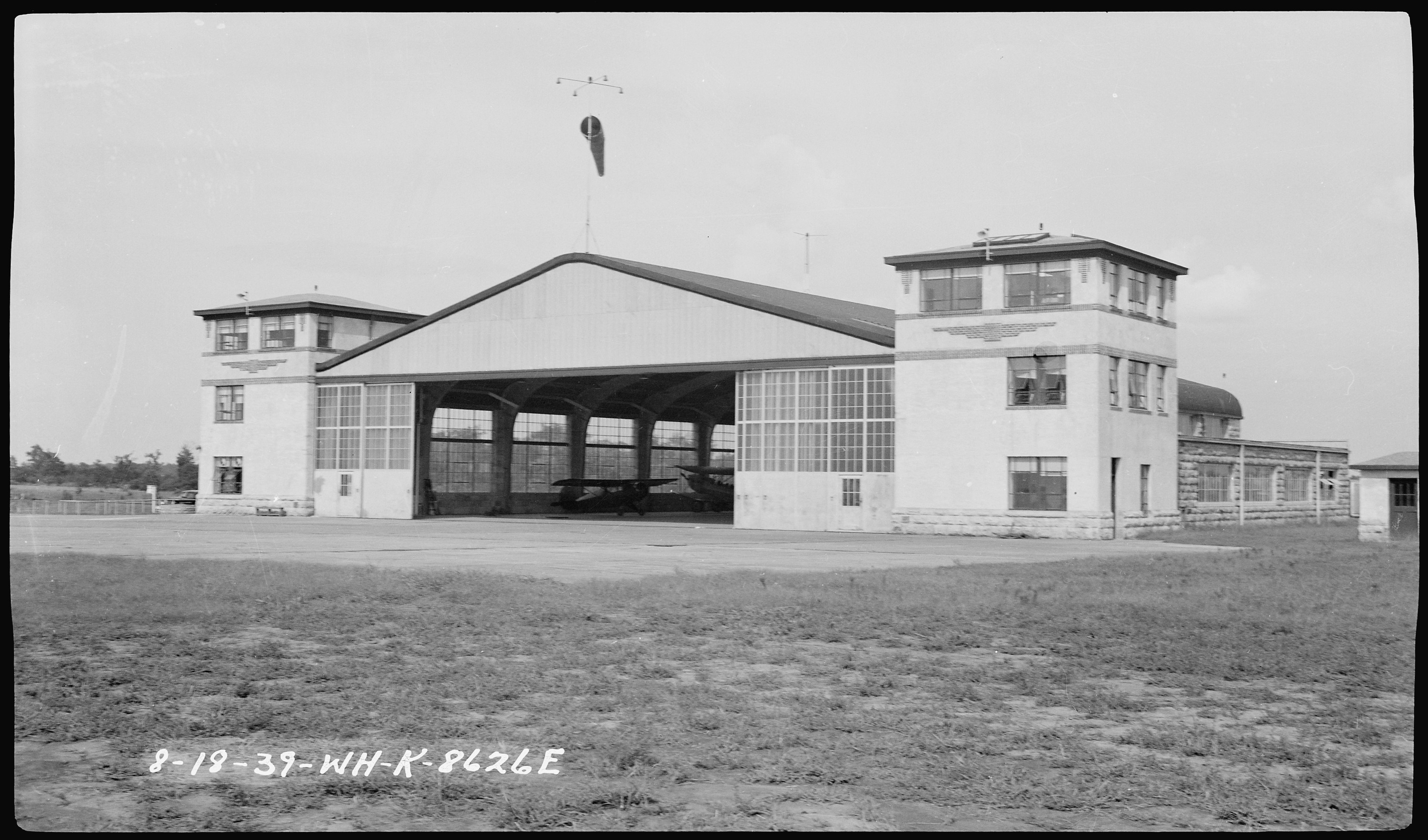 Airport Hangar - NARA - 281039