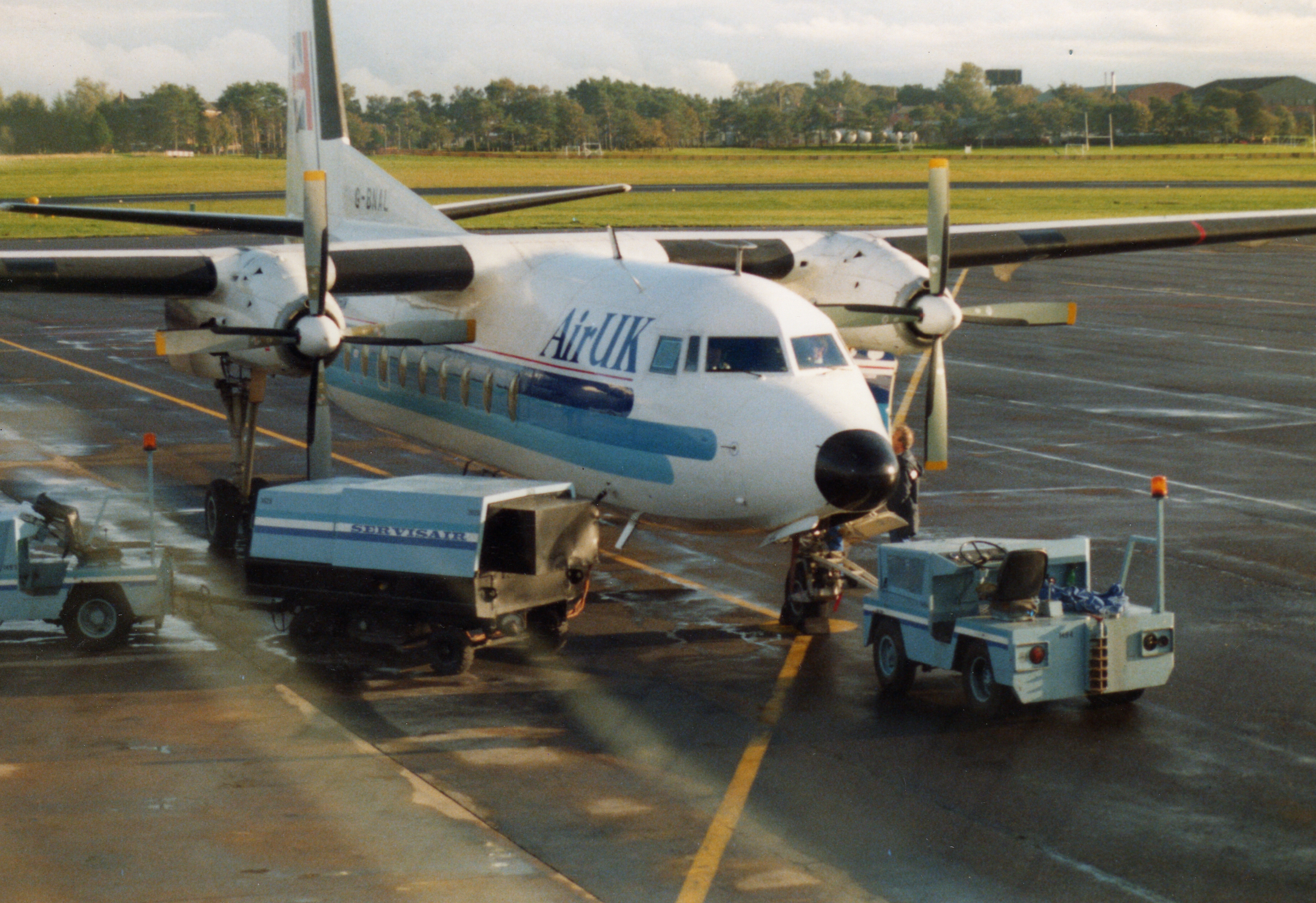 AirUK (G-BNAL), Belfast International, October 1990 (03)