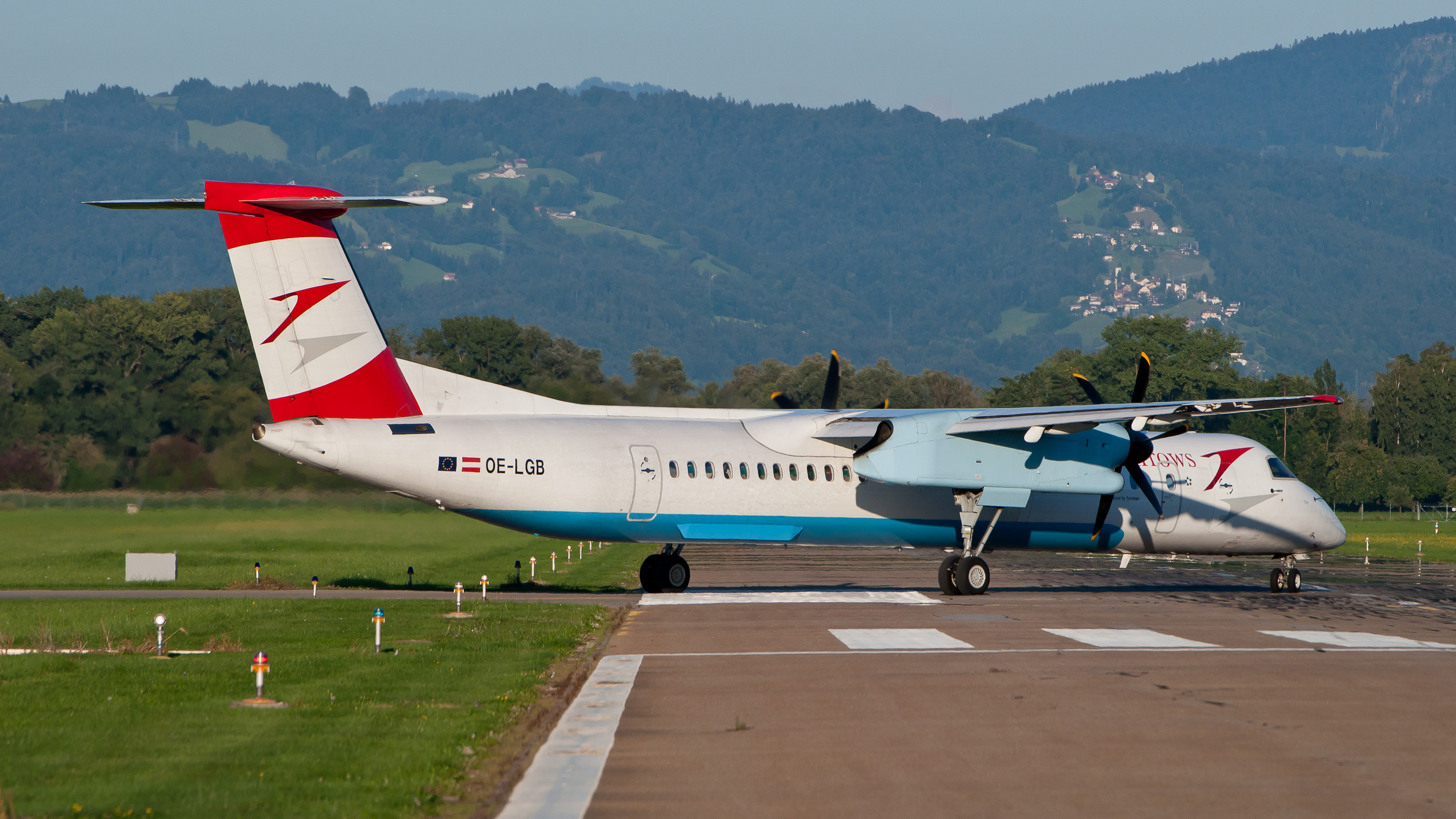 Austrian Arrows DHC-8-402Q Dash 8 OE-LGB 02