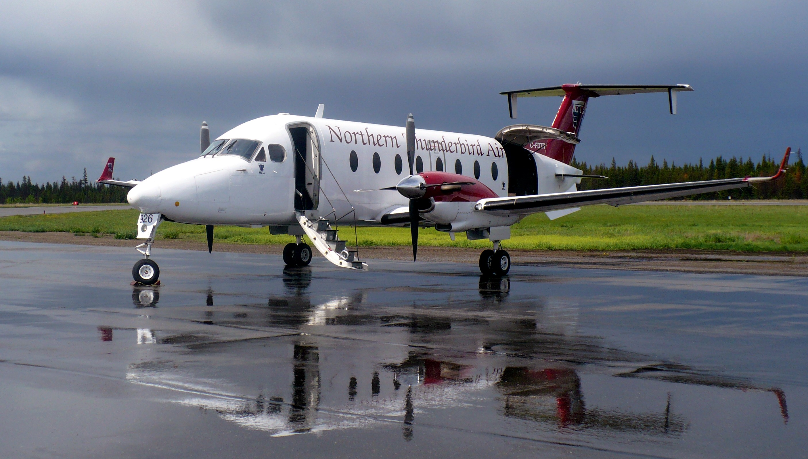 Beechcraft 1900D Northern Thunderbird