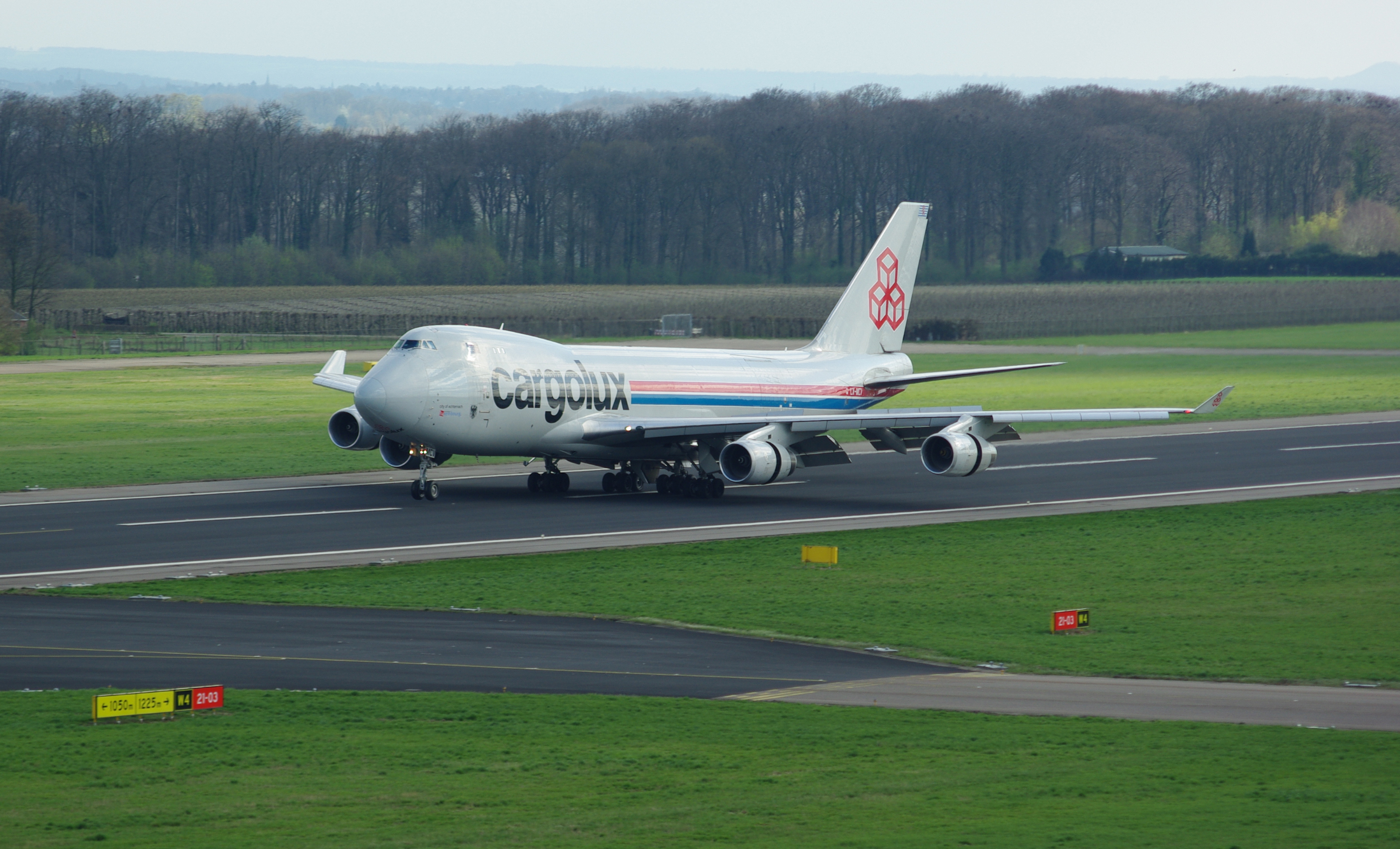 CargoluxB744 Landing EHBK 20100410