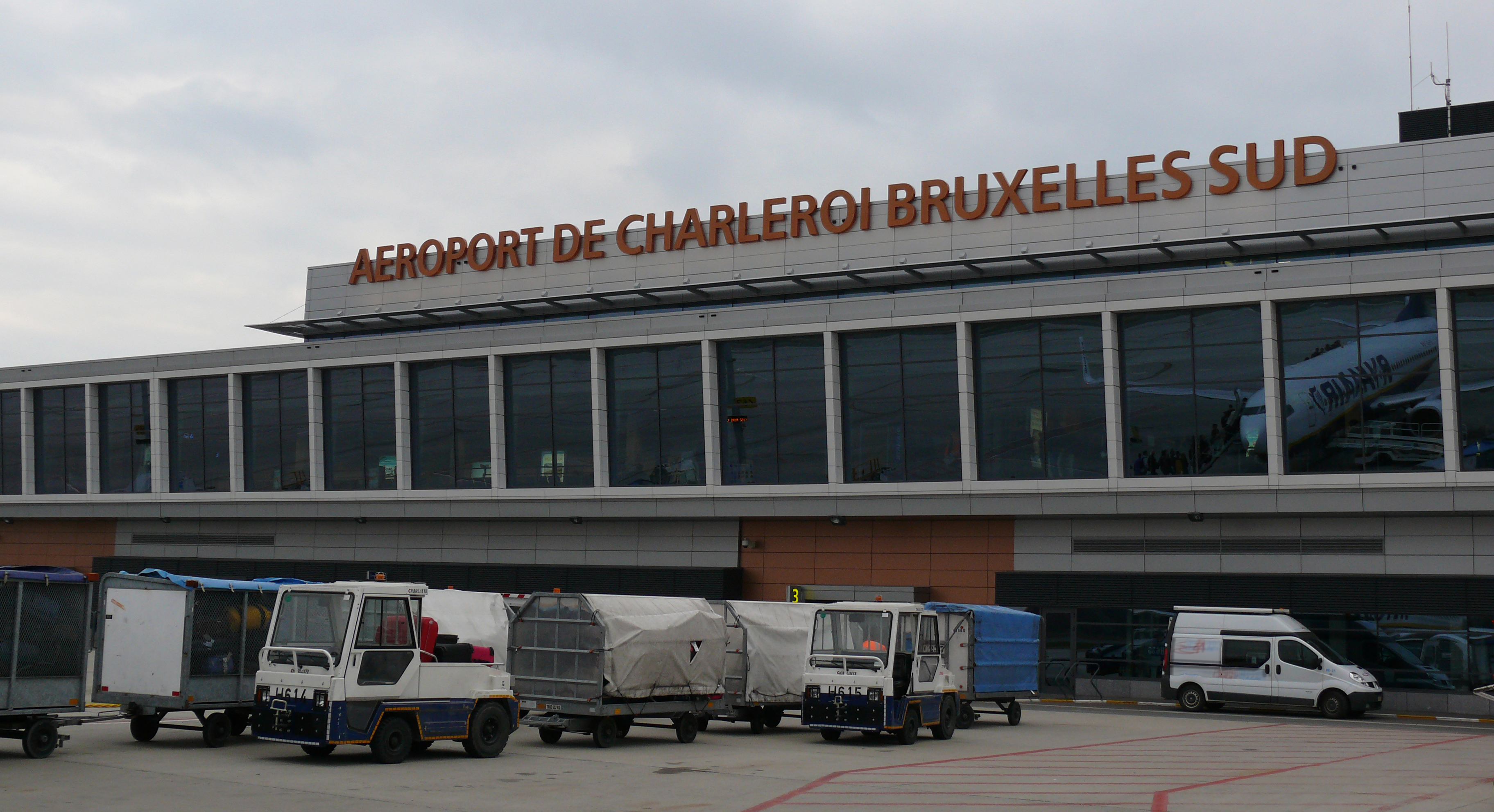 Charleroi brussels south main hall