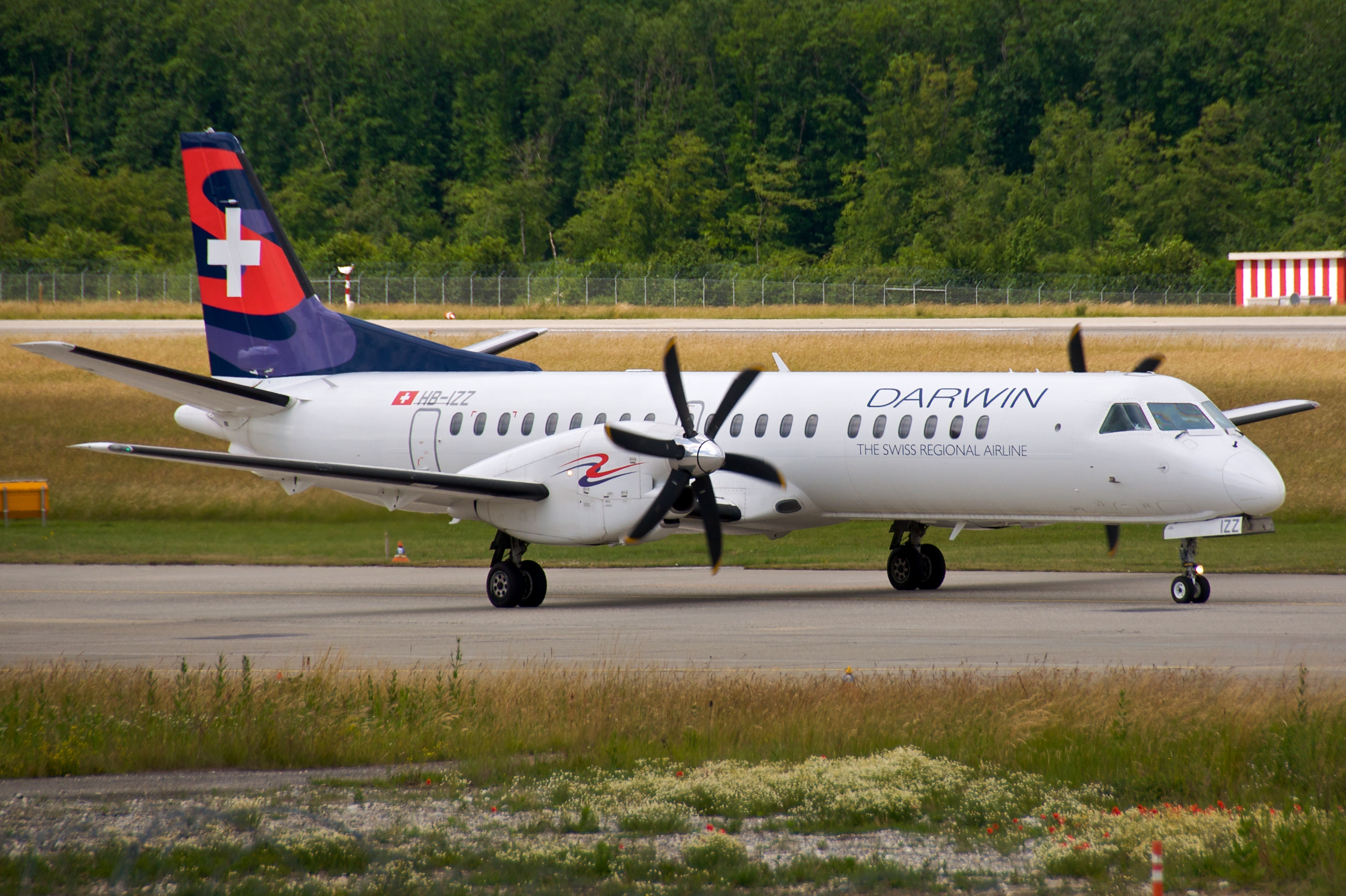 Darwin Saab 2000 HB-IZZ @ Geneva International Airport