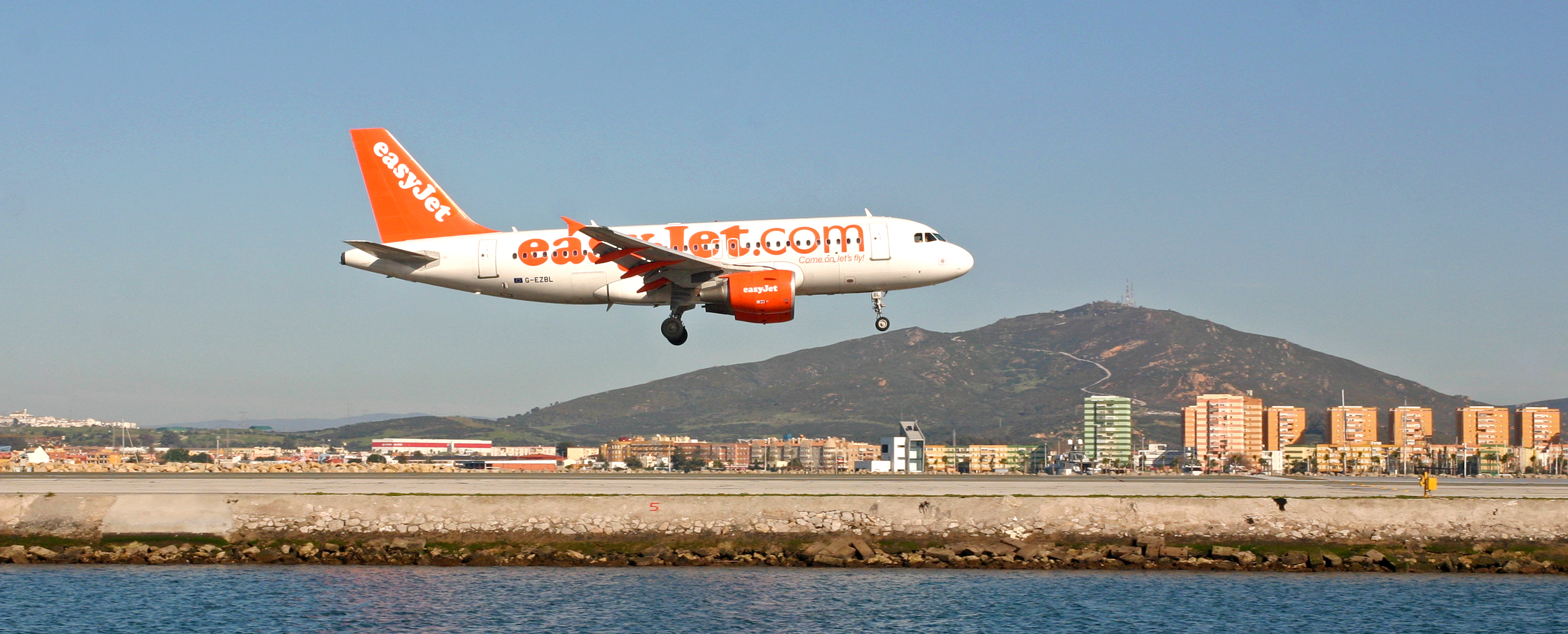 Easyjet - LXGB - 09