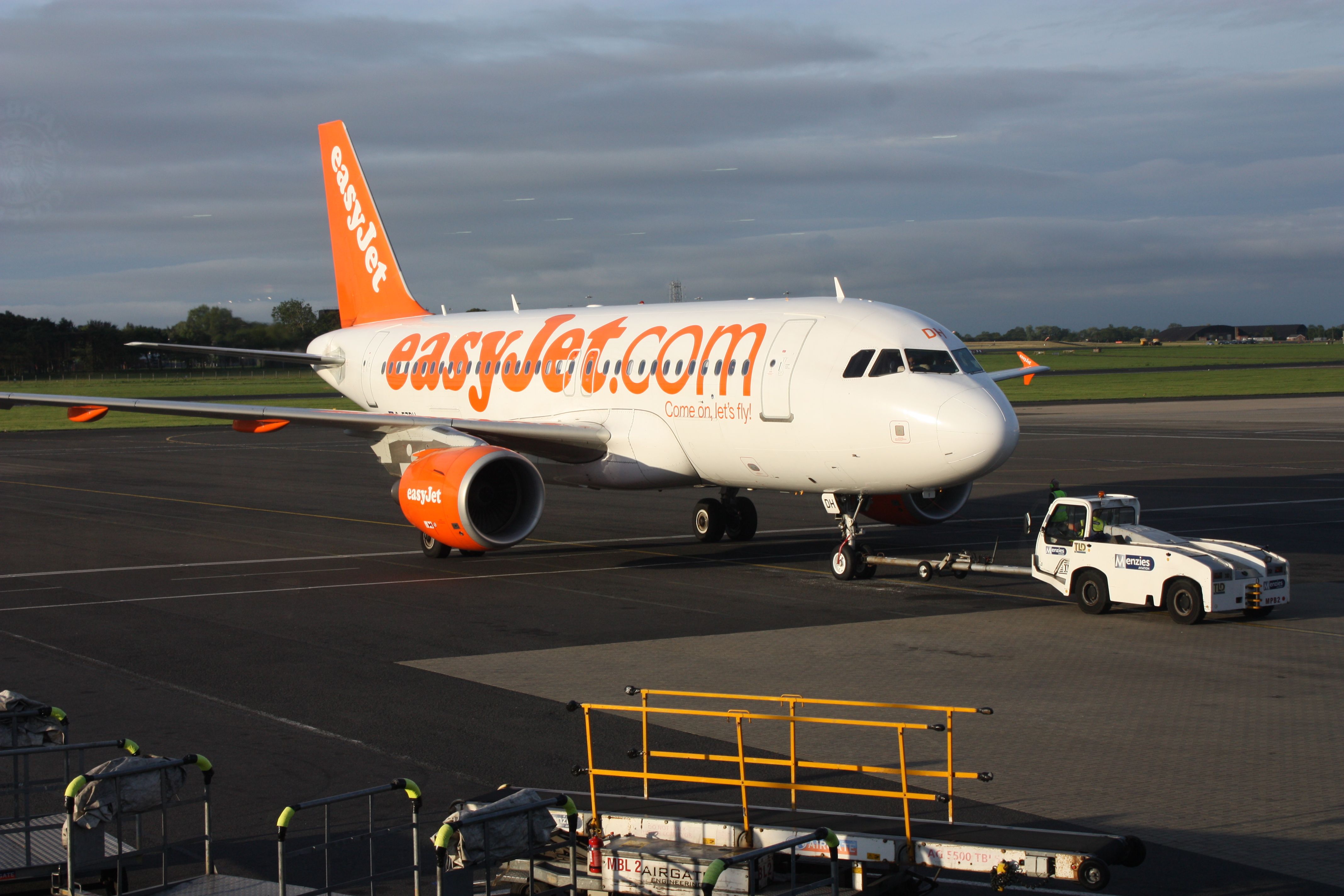 Easyjet (G-EZDH), Belfast International, July 2011 (02)
