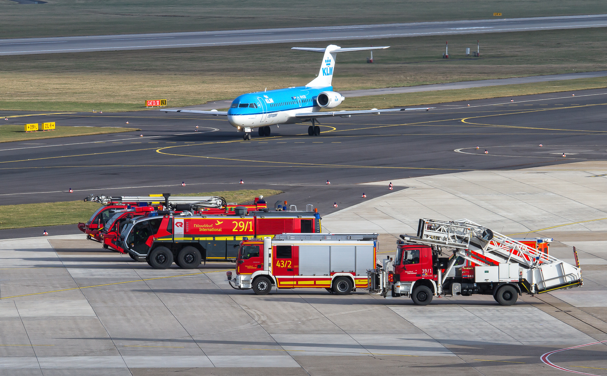 Feuerwehr am Flughafen Düsseldorf - 02-2013