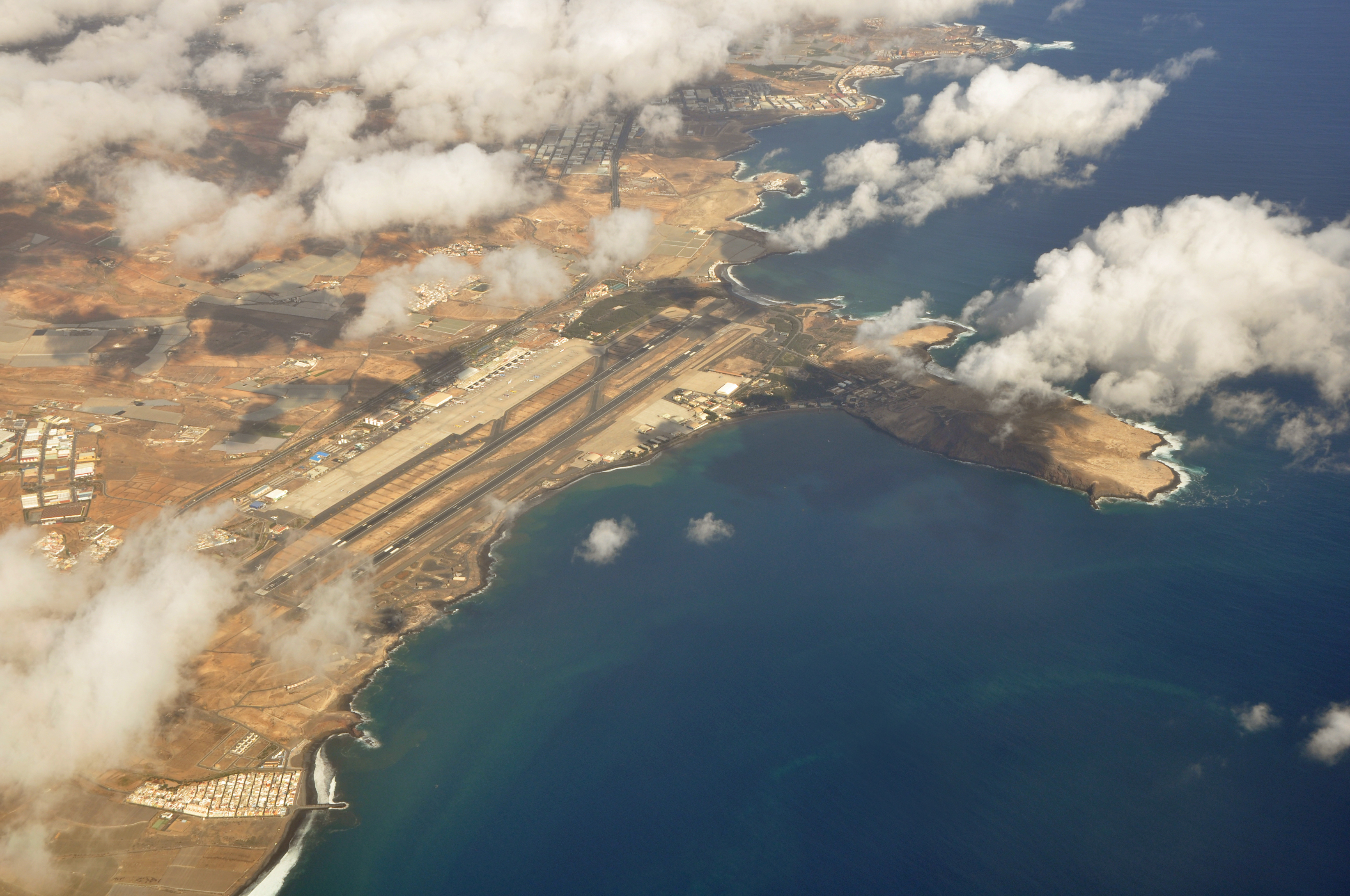 Gran Canaria International Airport R01
