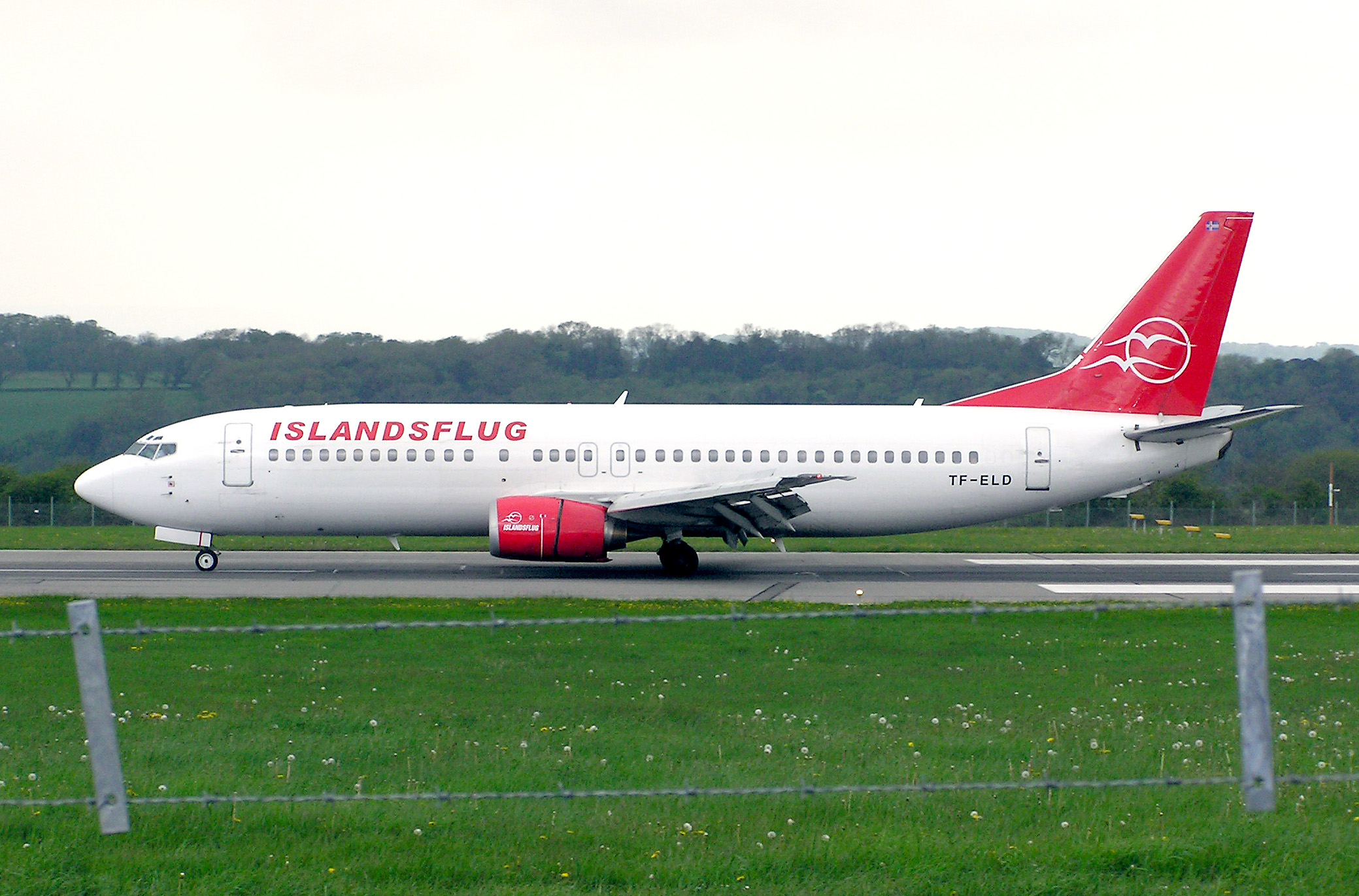 Islandsflug.b737-400.tf-eld.arp