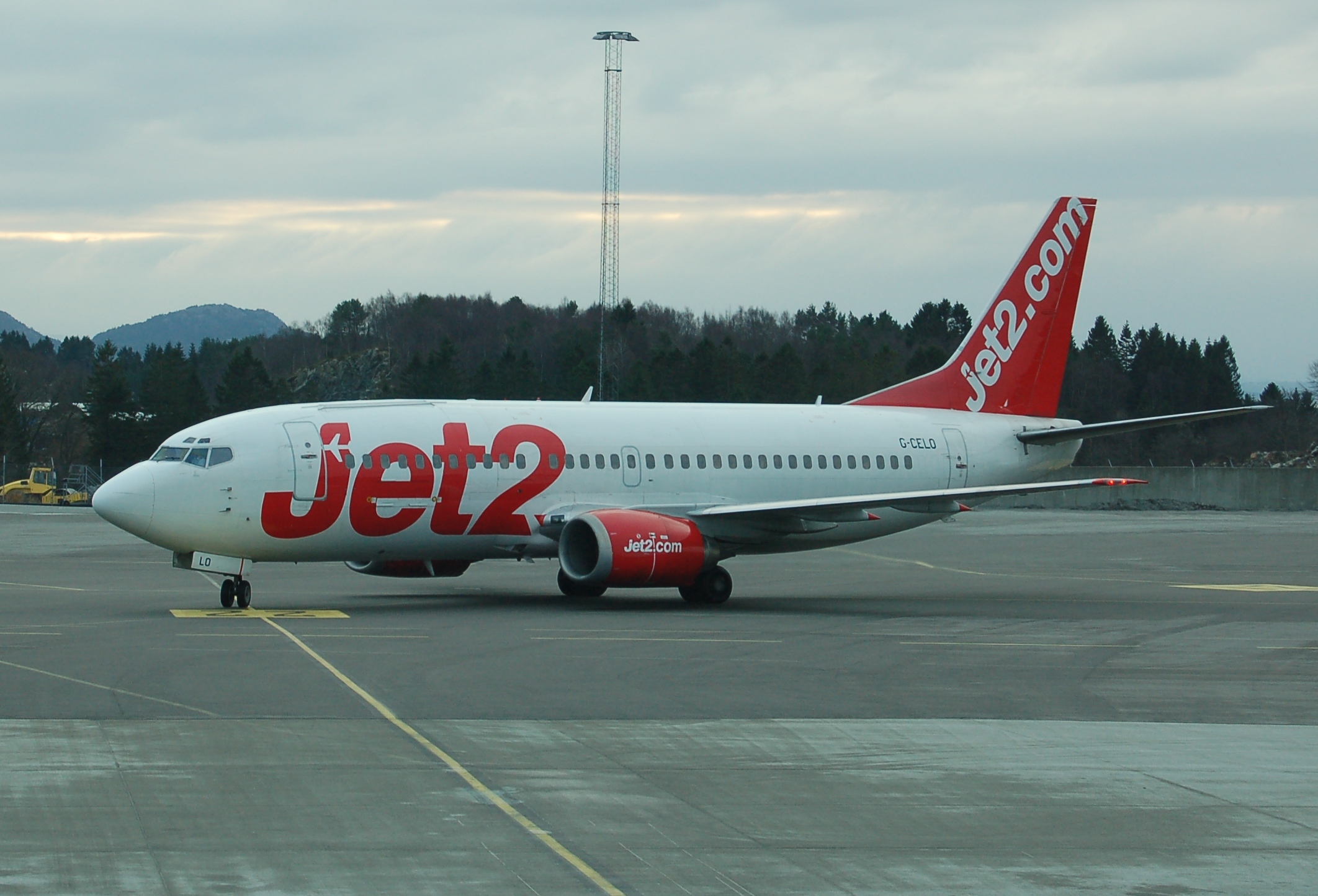 Jet2 737-300 G-CELO side