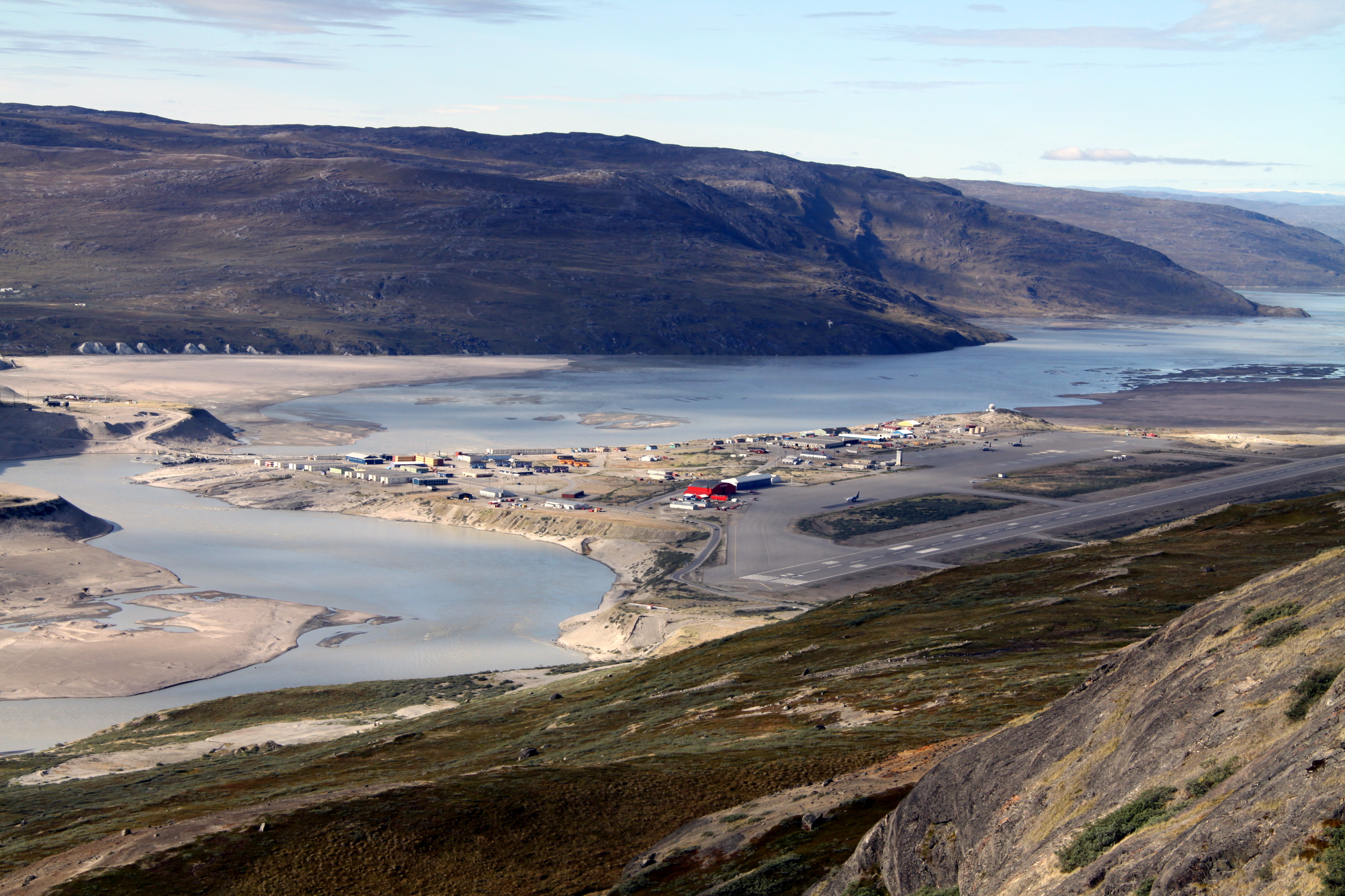 Kangerlussuaq Airport in summer 2010 (3)