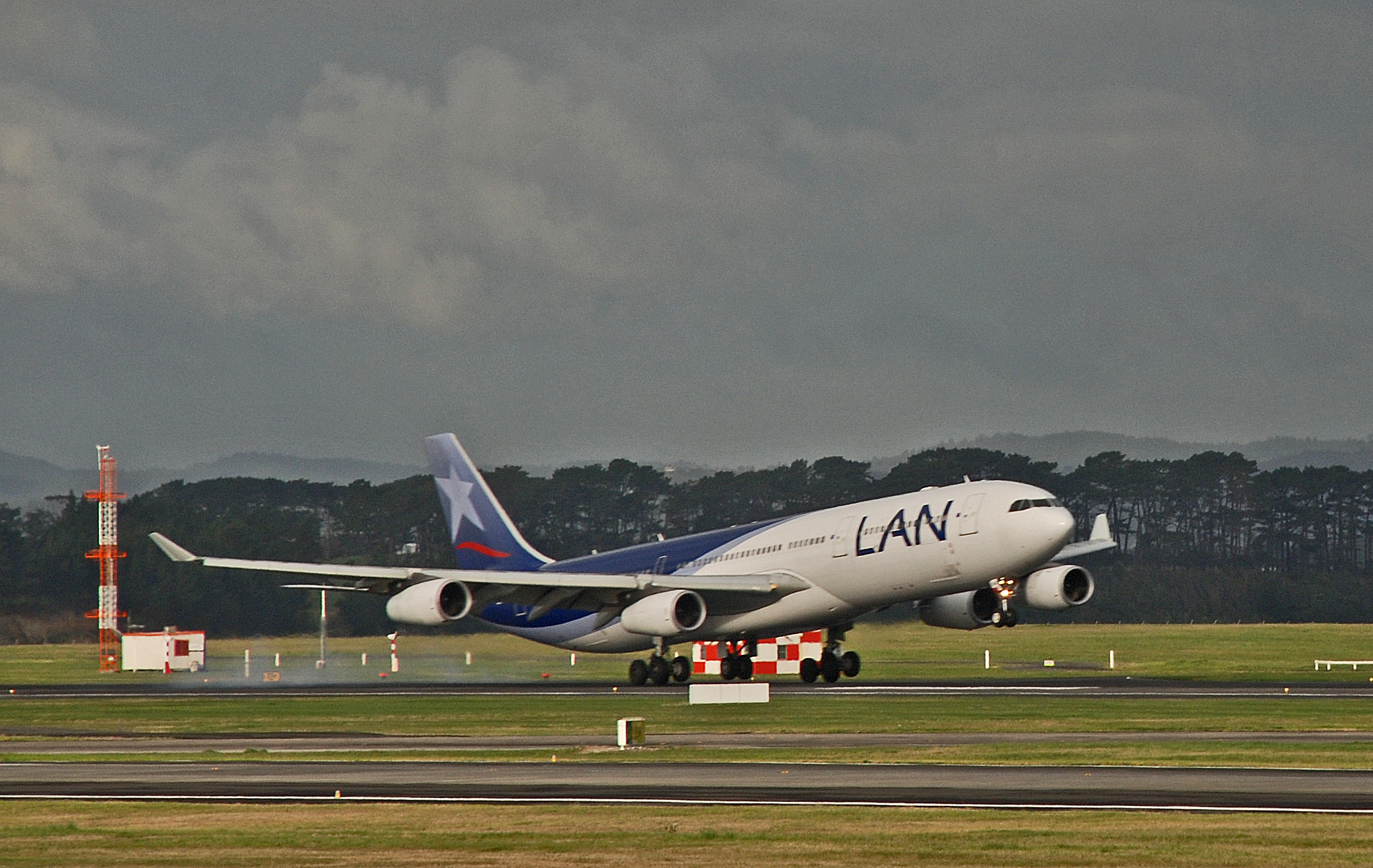 LAN Airlines Airbus A340-300 LANding at Auckland