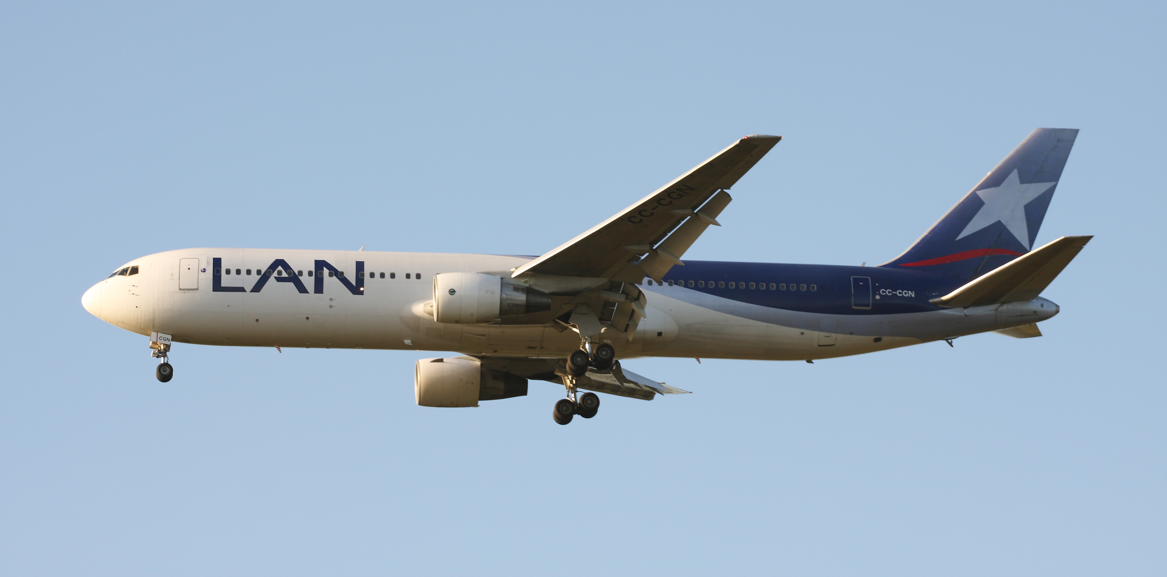 LAN B767-383ER CC-CGN Ezeiza