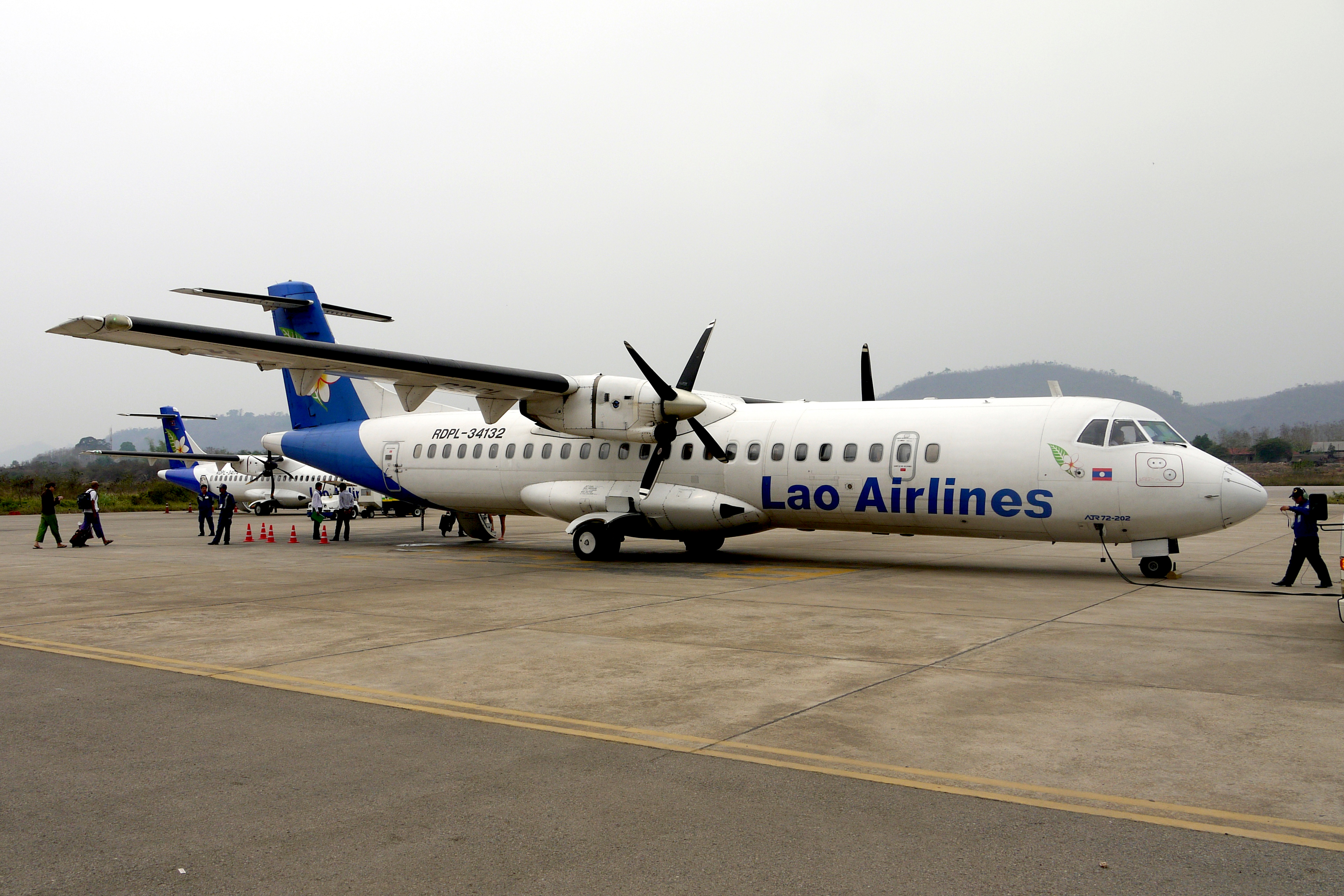 Lao Airlines.ATR 72.LPQ.2010