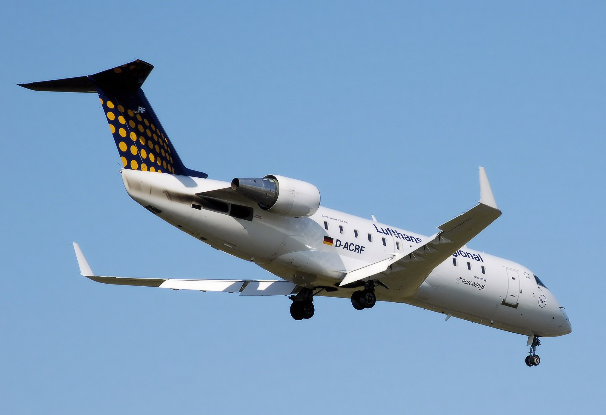 Lufthansa bombardier crj-200 d-acrf arp