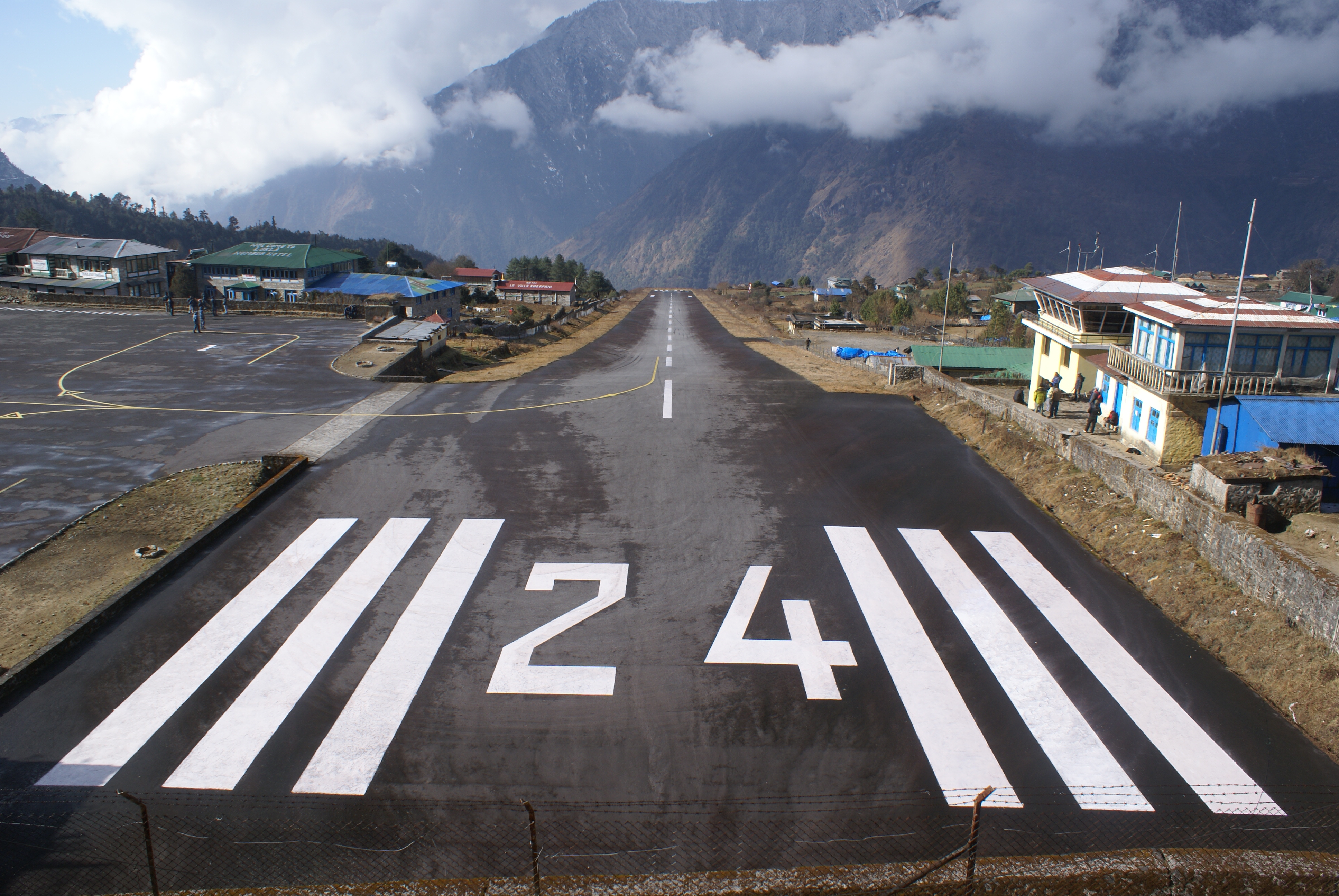 Lukla 2012 a