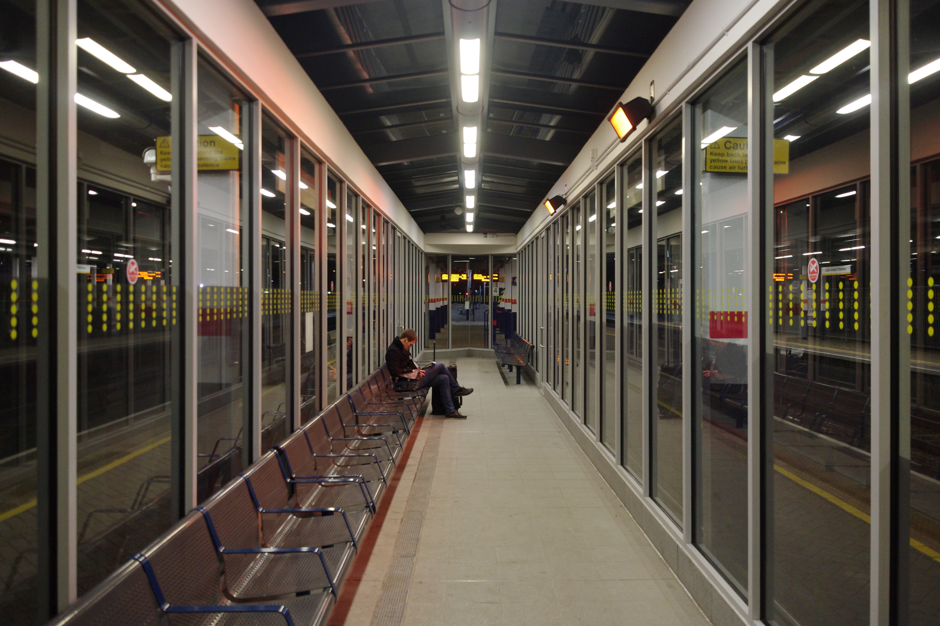 Luton Airport Parkway railway station MMB 05