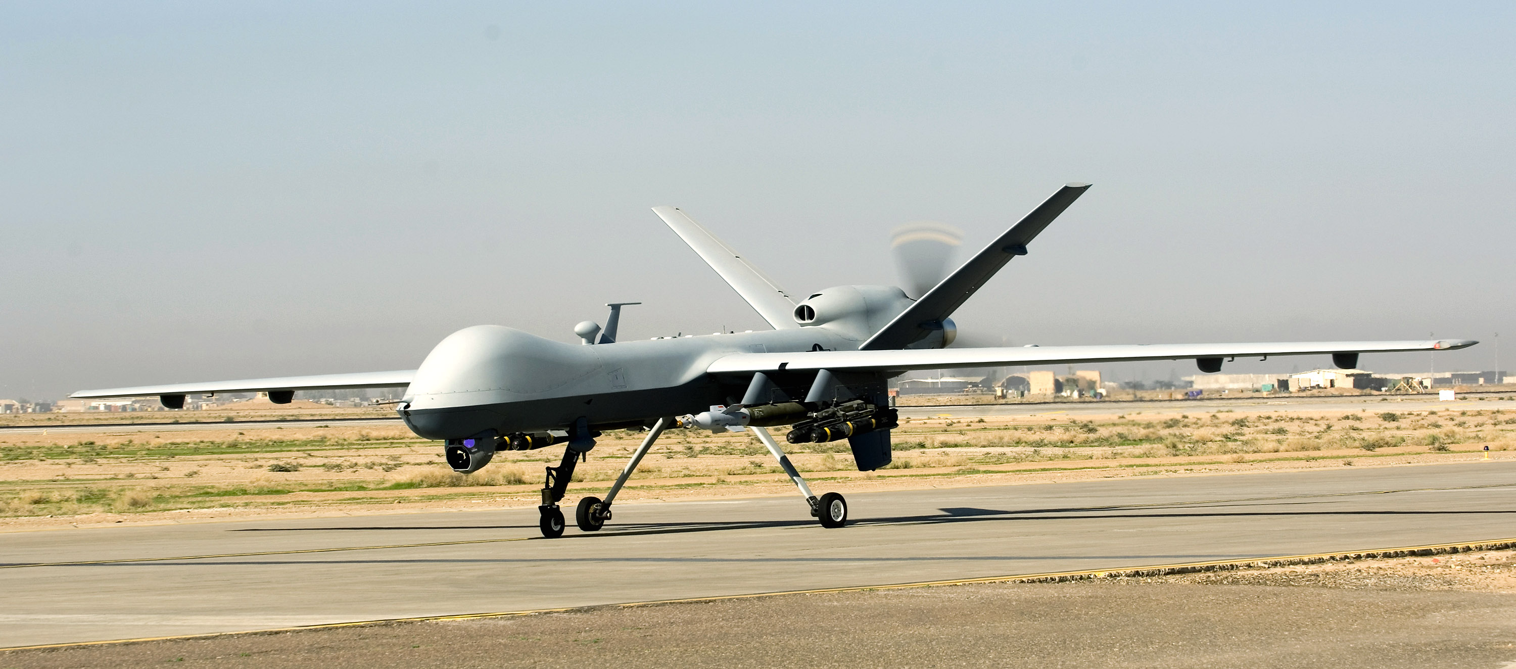 MQ-9 Reaper taxies - 081110-F-3188G-441