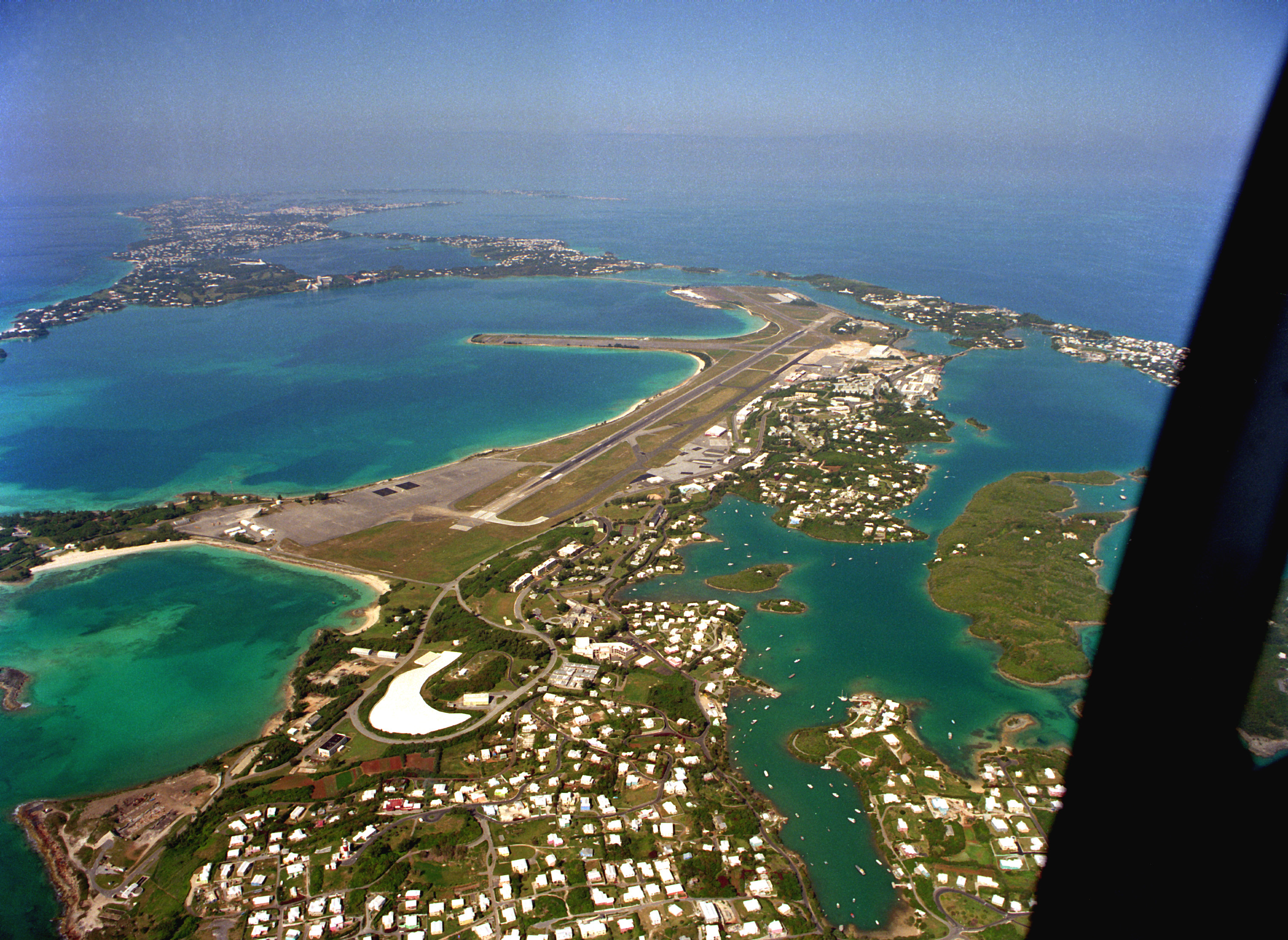 NAS Bermuda aerial view01 1993