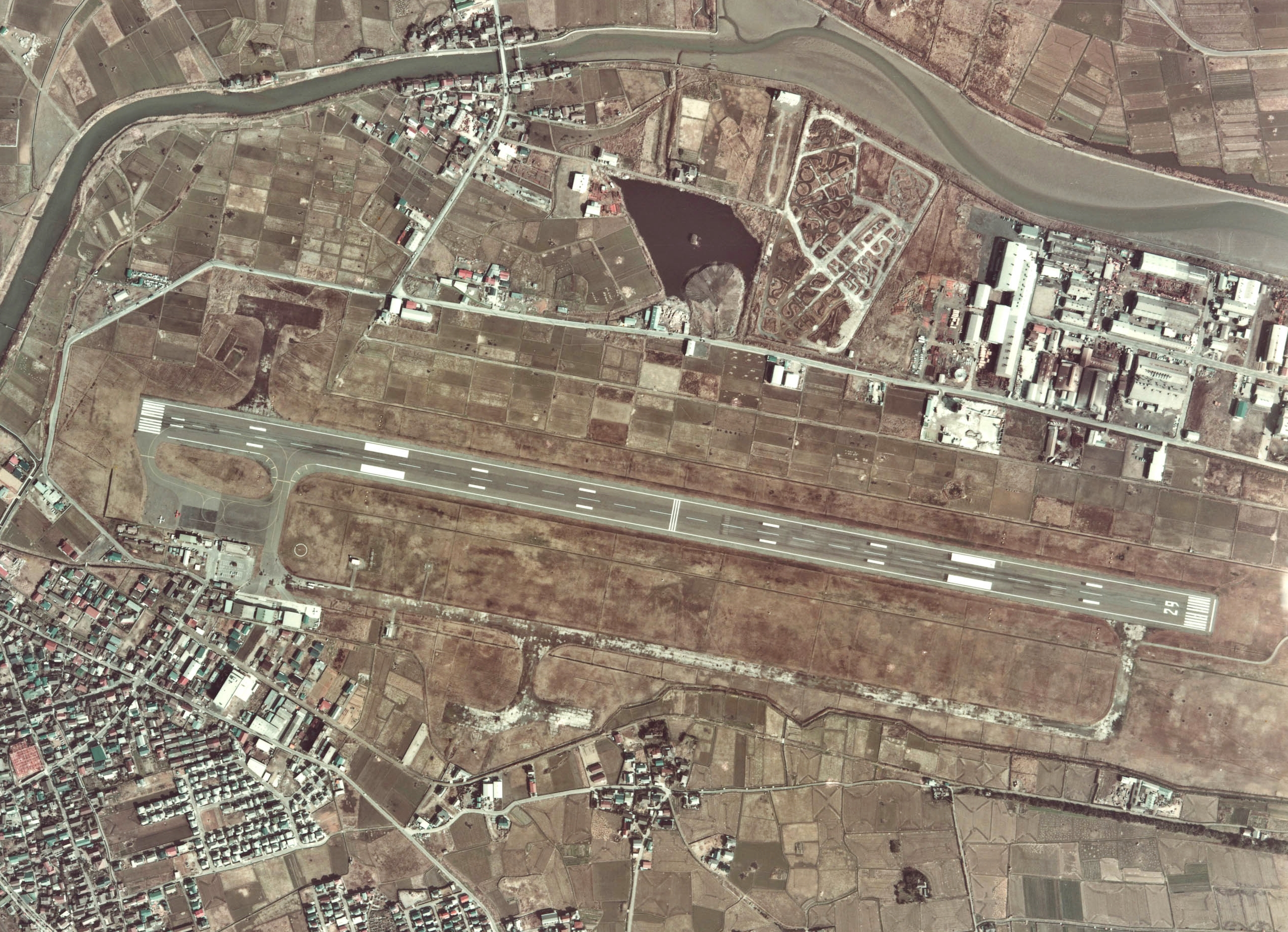 Old Kitakyushu Airport Aerial photograph.1974