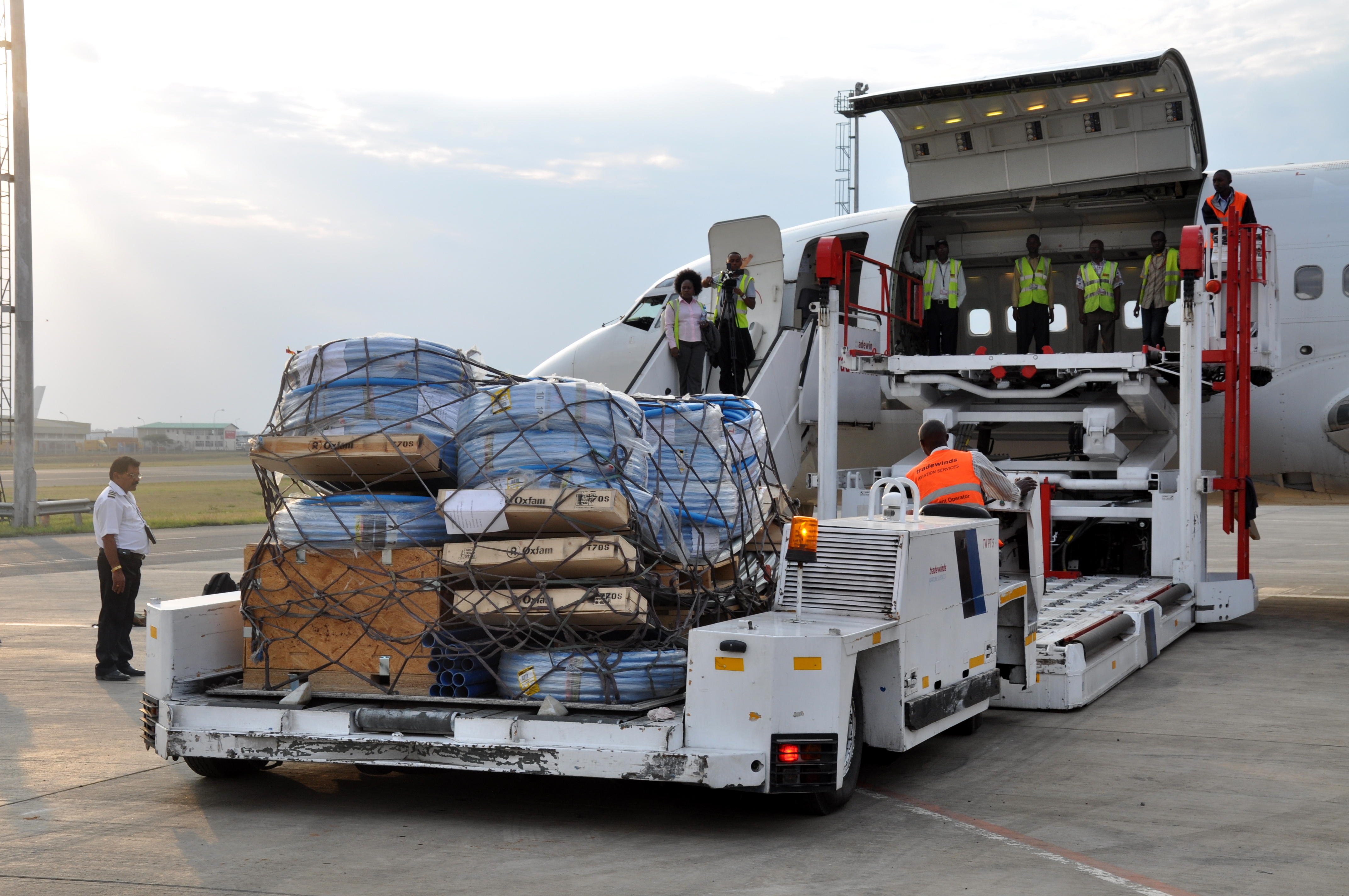 Oxfam East Africa - Mogadishu aid flight 060