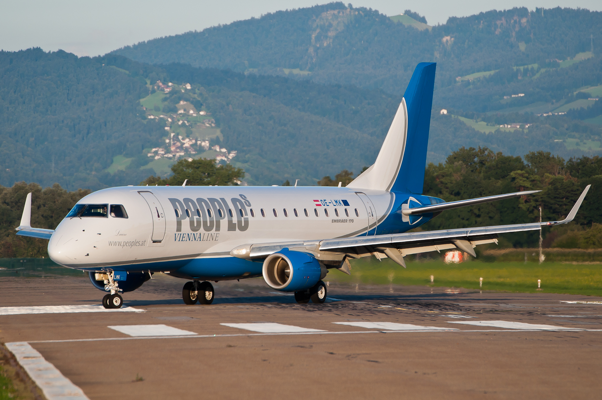 Peoples Viennaline ERJ-170 OE-LMK LSZR 02