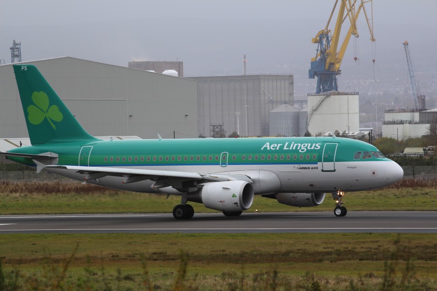 Aer Lingus (EI-EPS), Belfast City Airport, November 2012 (01)