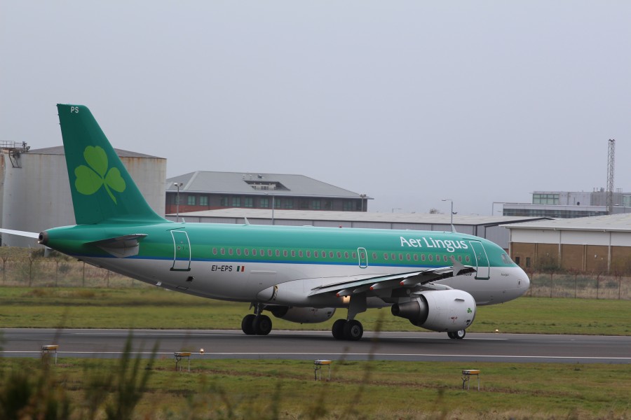 Aer Lingus (EI-EPS), Belfast City Airport, November 2012 (03)