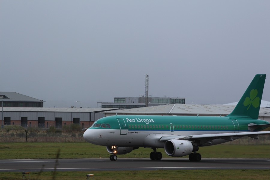 Aer Lingus (EI-EPS), Belfast City Airport, November 2012 (04)
