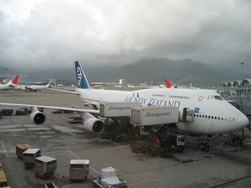 Air New Zealand 747-400 at Hong Kong International Airport
