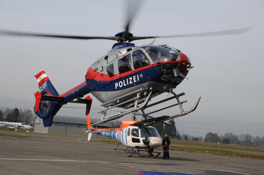 BMI Polizeihubschrauber Eurocopter EC 135 3