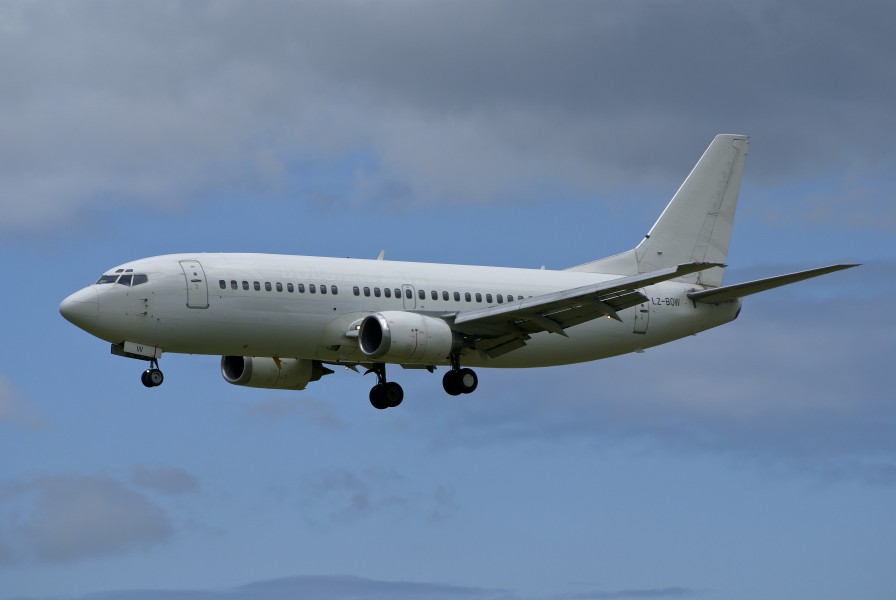 Boeing 737-330 LZ-BOW Dublin Airport
