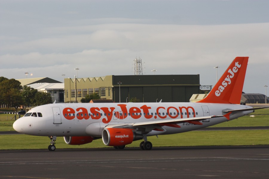 Easyjet (G-EZFU), Belfast International, July 2011 (02)