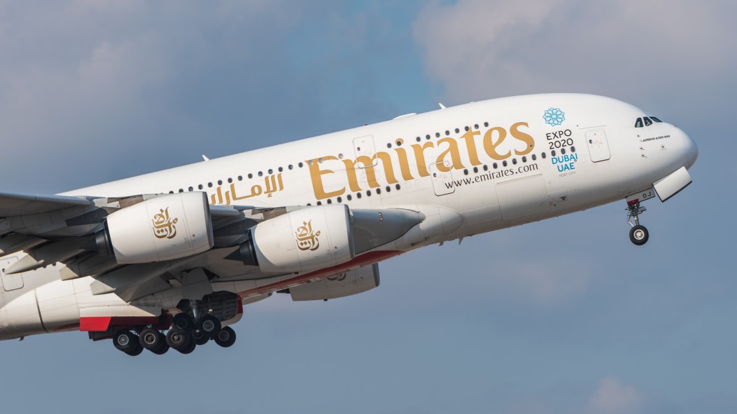 Emirates Airbus A380-861 A6-EDJ MUC 2015 02