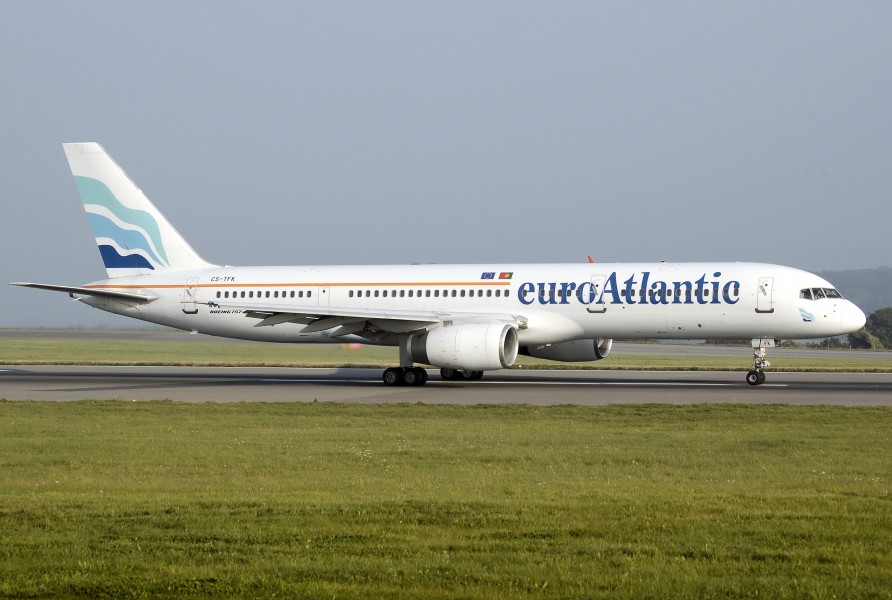 Euroatlantic airways b757-200 cs-tfk arp
