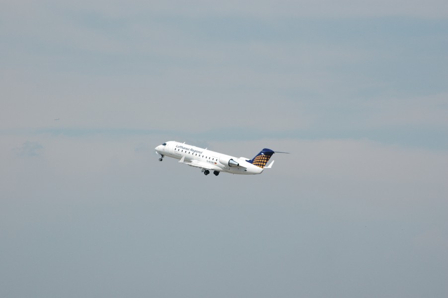 Eurowings Lufthansa Regional D-ACRH - Flickr - Axel Schwenke