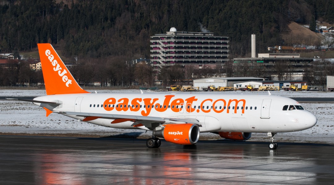 G-EZUS at Innsbruck Airport