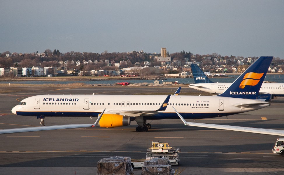 Icelandair Boeing 757-200 TF-FIN Logan International Airport
