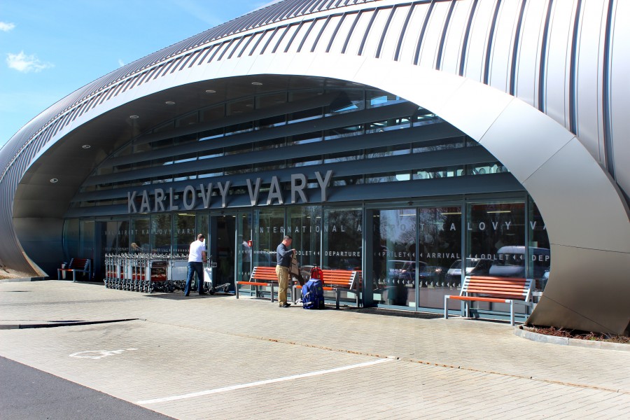 Karlovy Vary Airport, enter