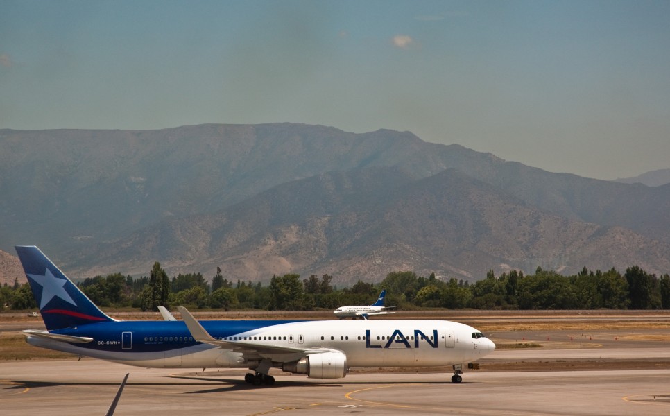 LAN 767, Santiago, 27th. Dec 2010 - Flickr - PhillipC