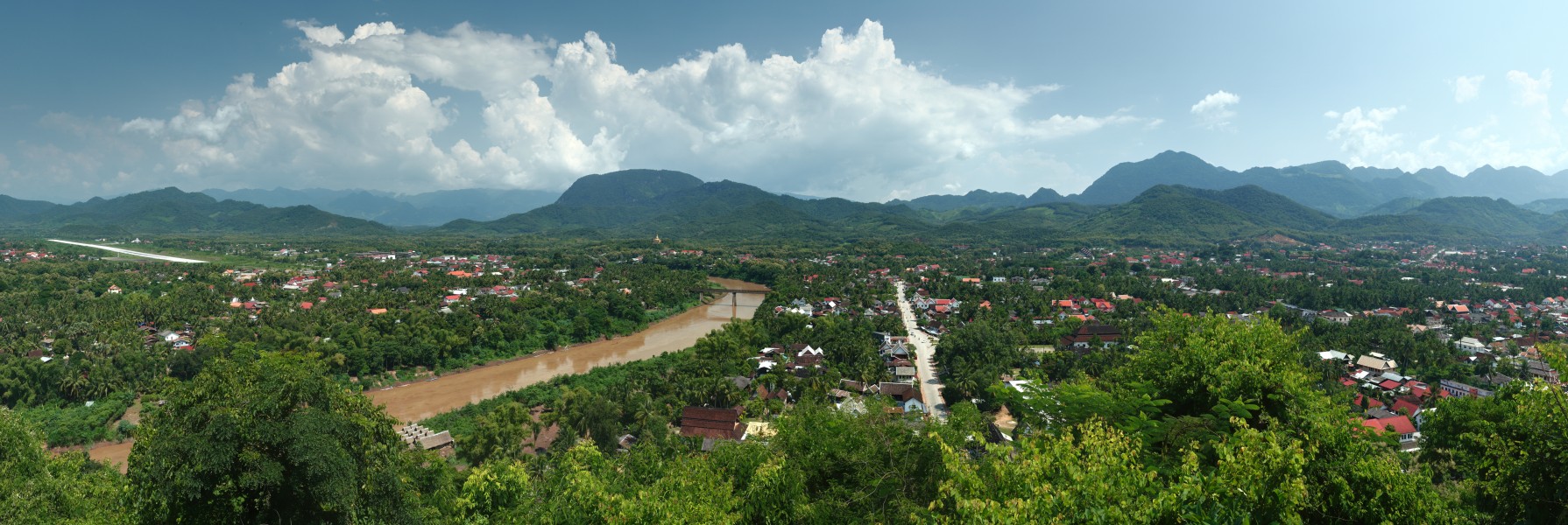 Luang Prabang pano Wikimedia Commons