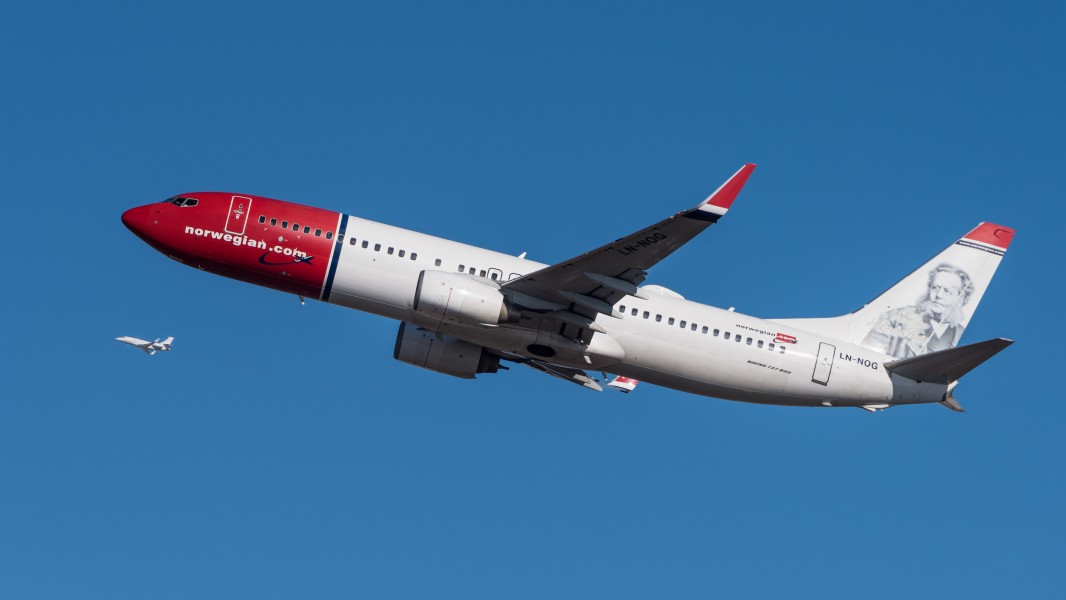 Norwegian Air Shuttle Boeing 737-86N LN-NOG MUC 2015 02