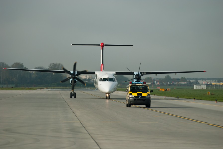 OE-LGJ after landing in Innsbruck