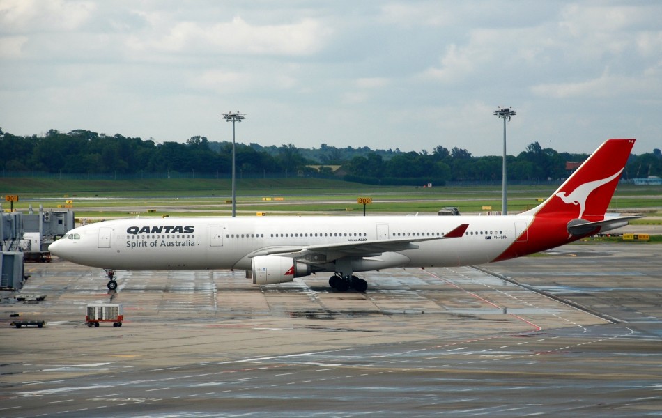 Qantas Airbus A330-300, SIN