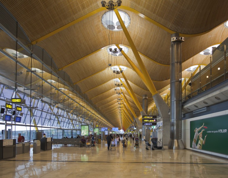 Terminal 4 del aeropuerto de Madrid-Barajas, España, 2013-01-09, DD 17