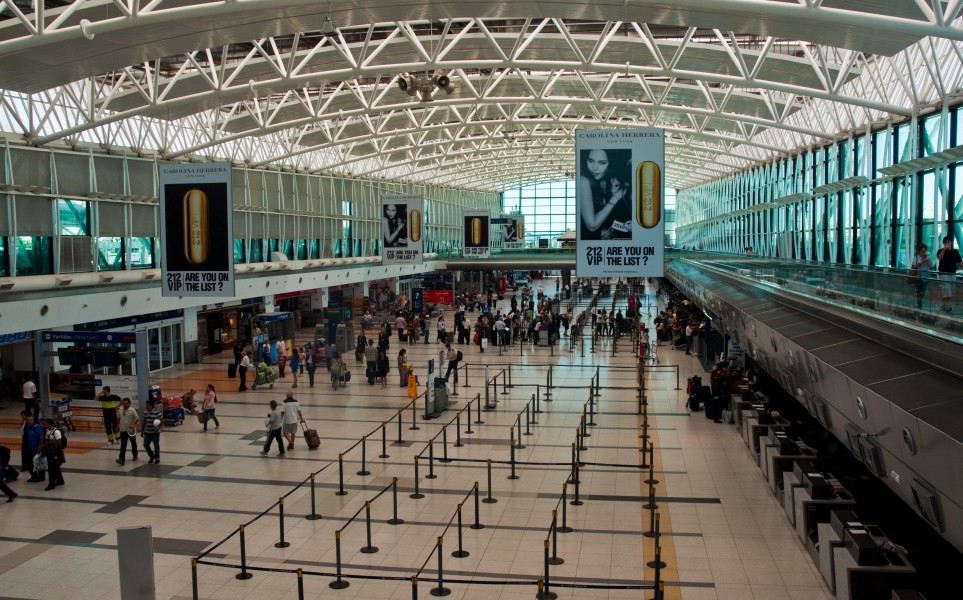 Terminal A, Buenos Aires (EZE), 18th. Jan. 2011 - Flickr - PhillipC